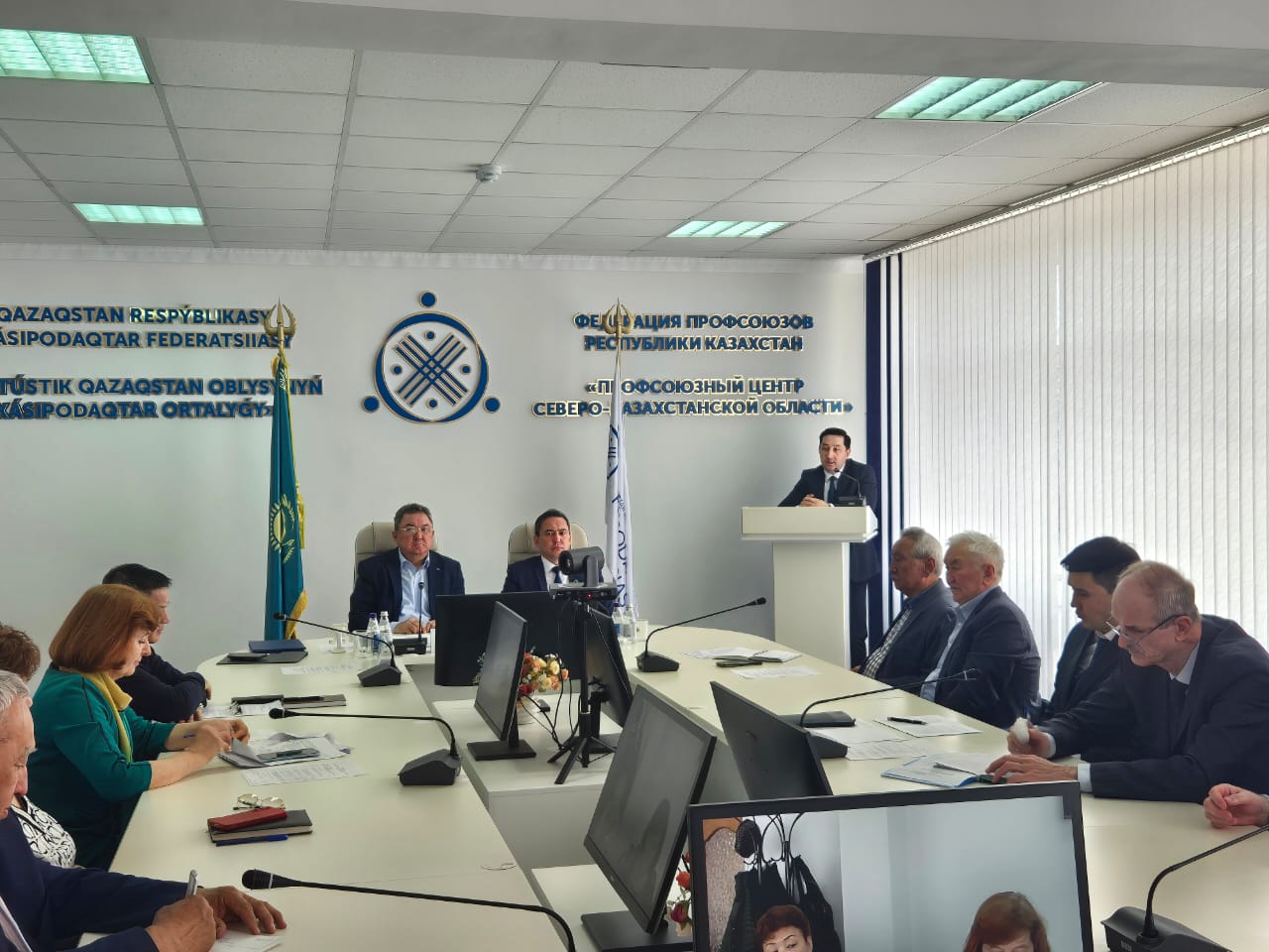 Дөңгелек үстелге қатысу