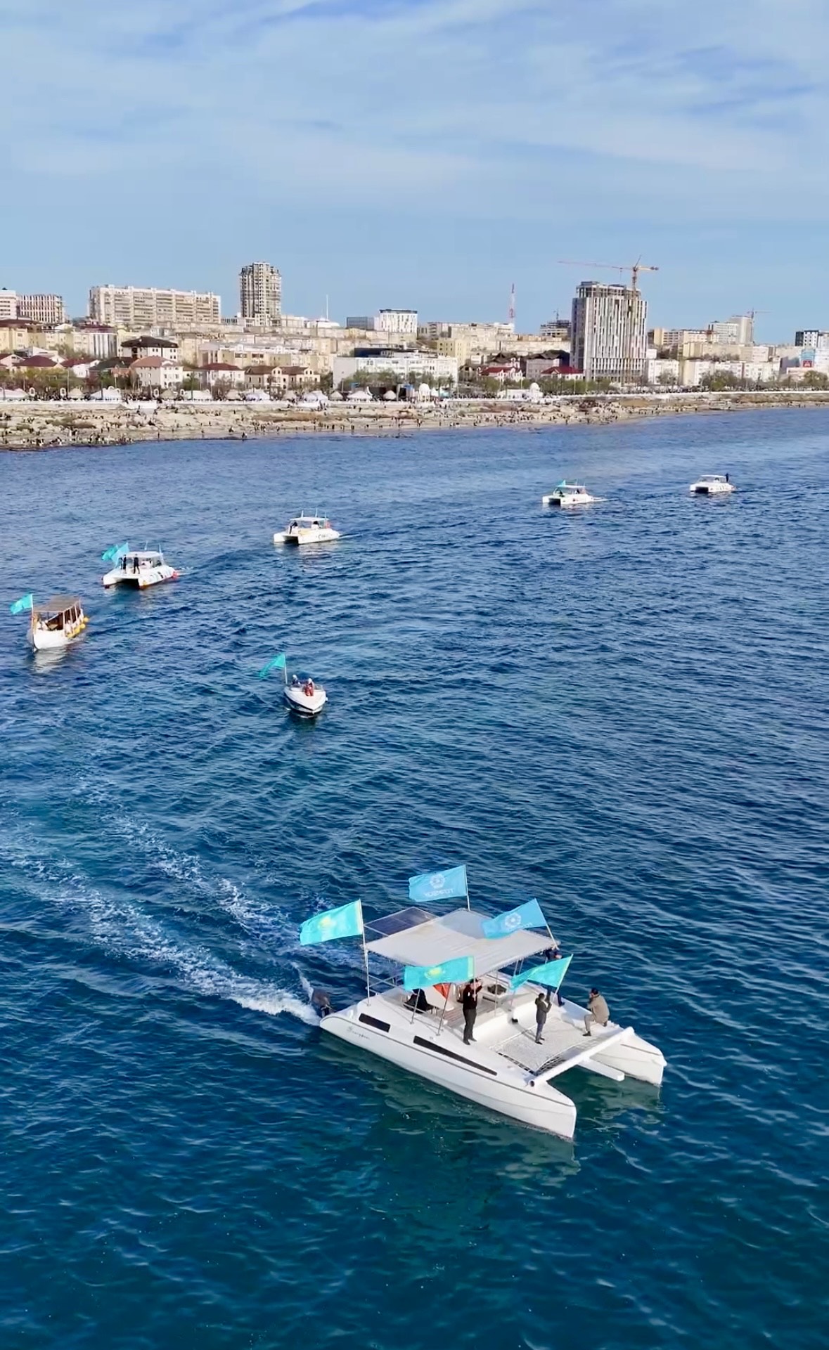 Теңіз жағасында