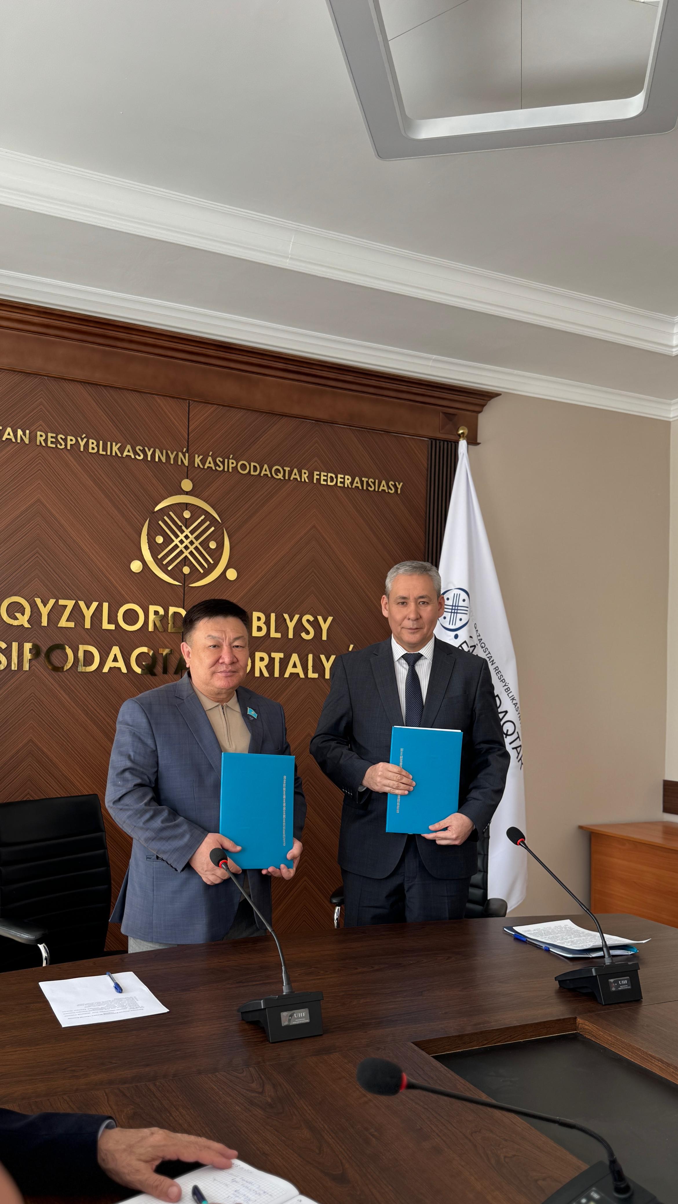 ӨКІЛ ҚЫЗЫЛОРДА ОБЛЫСЫНЫҢ "QYZYLORDA OBLYSY KÁSІPODAQTAR ORTALYĞY" АУМАҚТЫҚ КӘСІПОДАҚТАР БІРЛЕСТІГІ АДАМ ҚҰҚЫҚТАРЫН ҚОРҒАУ САЛАСЫНДАҒЫ ЫНТЫМАҚТАСТЫҚ ТУРАЛЫ МЕМОРАНДУМҒА ҚОЛ ҚОЙДЫ