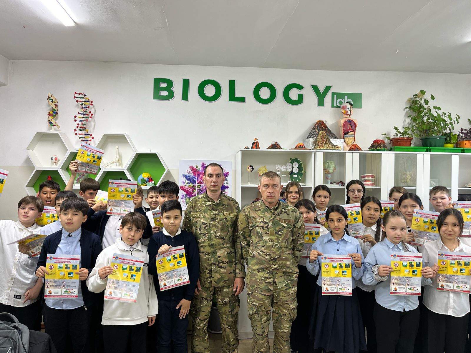 Өрт қауіпті кезеңнің қарсаңында: Алматы облысында оқушылармен алдын алу шаралары өткізілуде