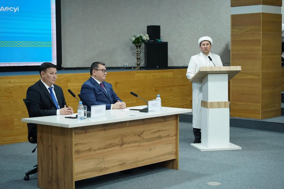 ПРЕЗИДЕНТТІҢ КЕҢЕСШІСІ ТҮРКІСТАНДЫҚ ДІН ӨКІЛДЕРІМЕН КЕЗДЕСТІ