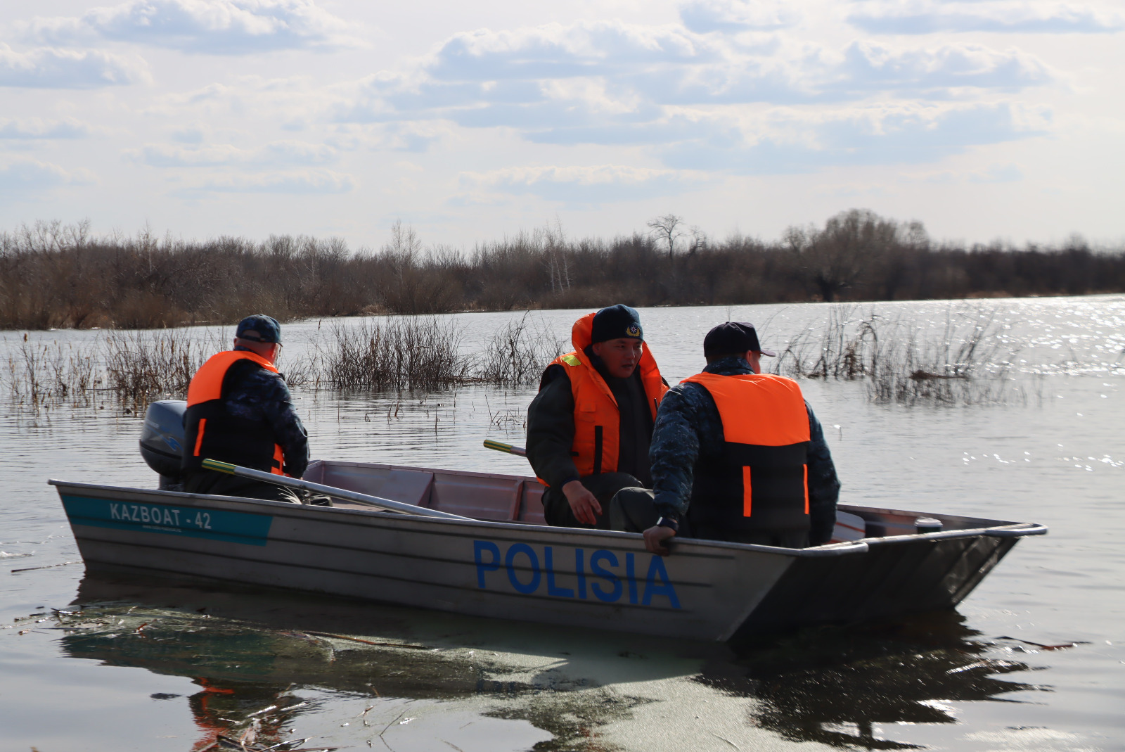 Петропавлда полиция саяжайларды қорғауды күшейтті — суда да, құрлықта да
