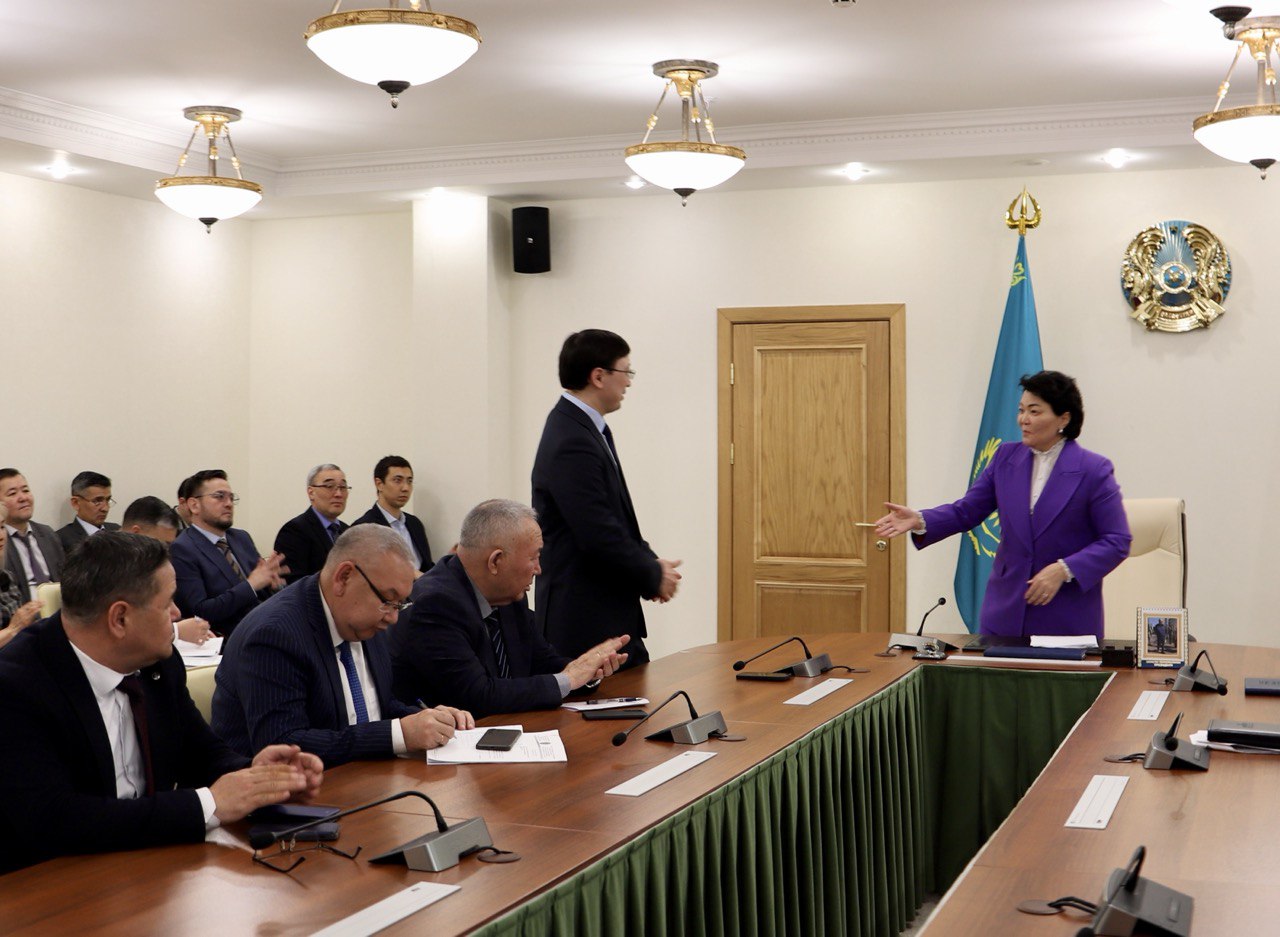 С. Жакупова представила коллективу МТСЗН РК нового руководителя аппарата