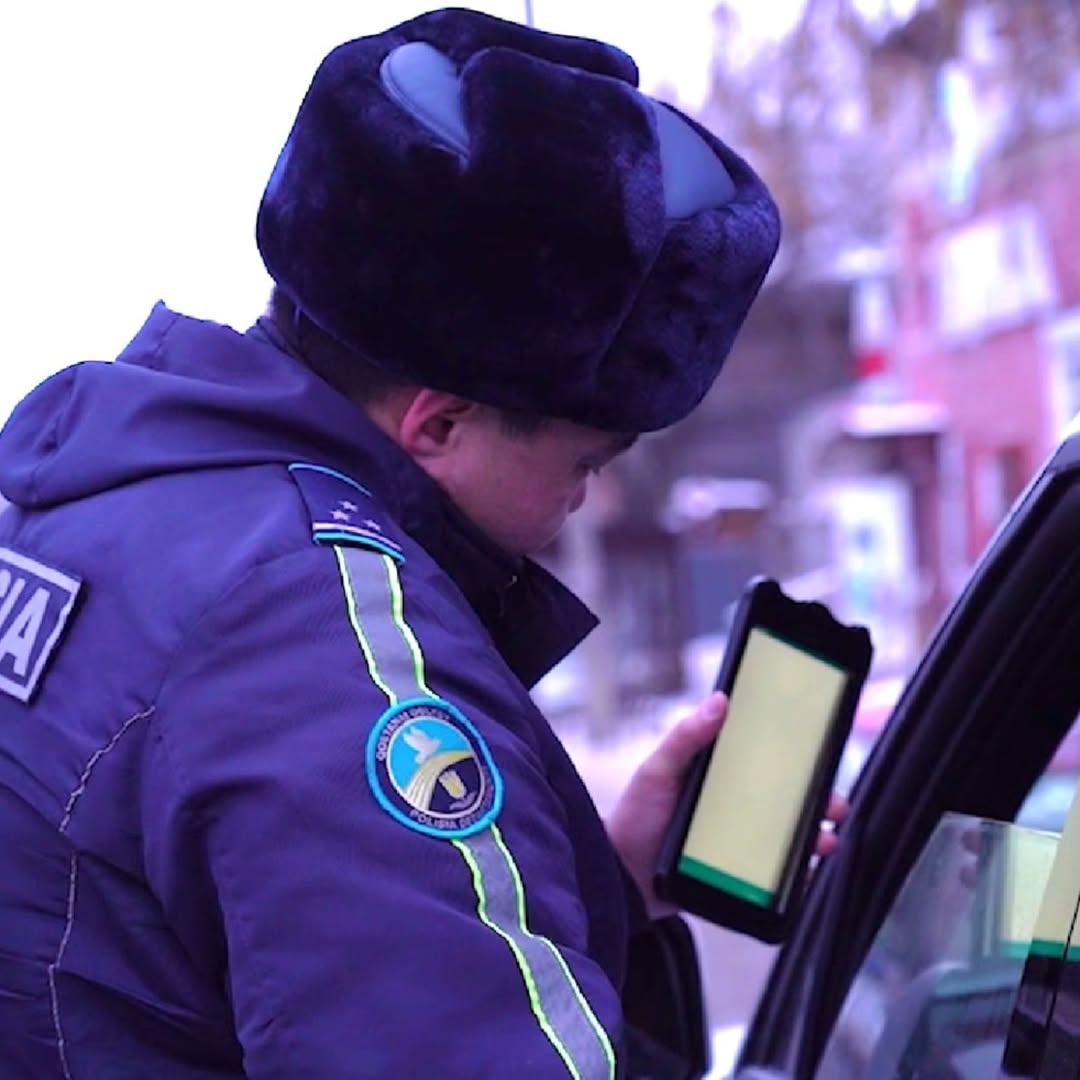 Қостанай облысының жолдарында қауіпсіздікті қамтамасыз етудің жаңа әдісі: жасырын патрульдер 4 мыңнан астам ЖҚЕ бұзушылықтарын анықтады