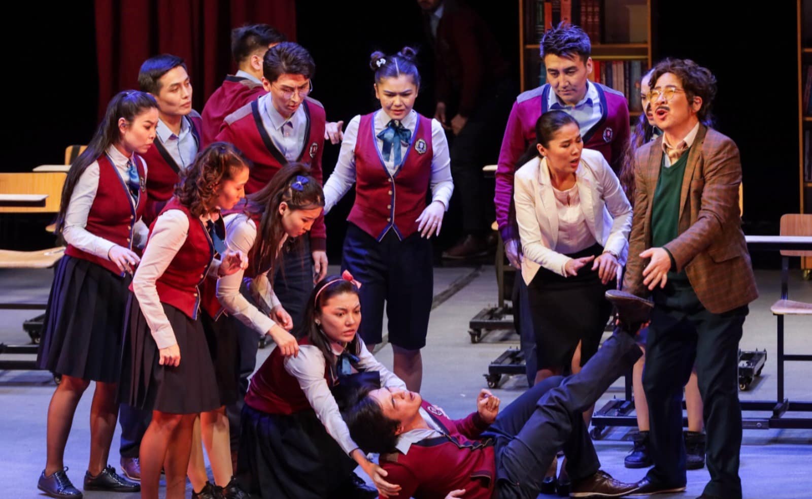 ТҮРКІСТАН: «КОНГРЕСС ХОЛЛ» КЕШЕНІНІҢ «JANA LEP» ҰЖЫМЫ «АЛҒАШҚЫ МАХАББАТ» СПЕКТАКЛІН САХНАЛАЙДЫ