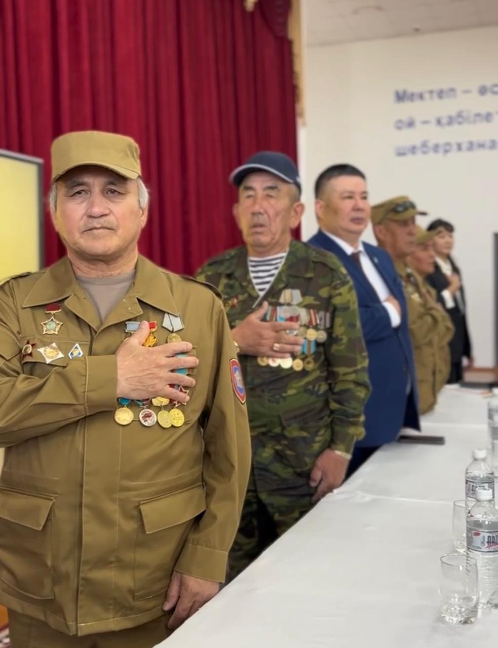 №27 орта мектеп-гимназиясында «Әдеп-құқық жұмысы жөніндегі менторлық» аясында Ұлы Отан Соғысының 80 жылдығына орай маңызды кездесу өтті