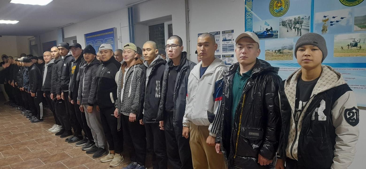 Бүгін 9 сәуір күні Қазақстан Республикасы Қарулы Күштерінің командасы Бейнеу қаласы 99116 әскери бөліміне Қызылорда облысынан 35 азамат Отан алдындағы борышын өтеуге жіберілді.