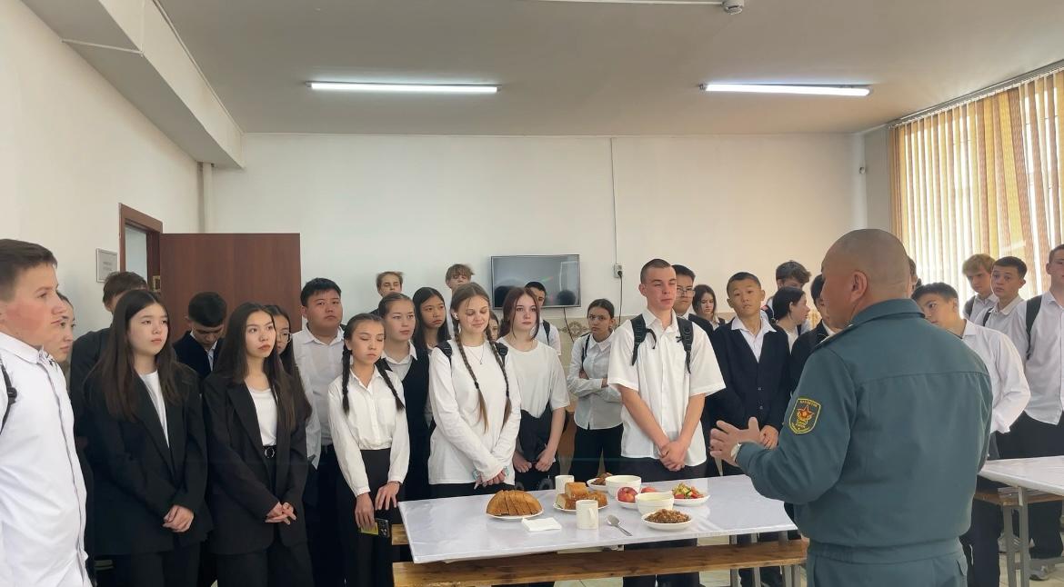Әскери тарих пен қызметті зерделеу арқылы жастардың азаматтық жауапкершілігін қалыптастыру тақырыбында кездесу өтті