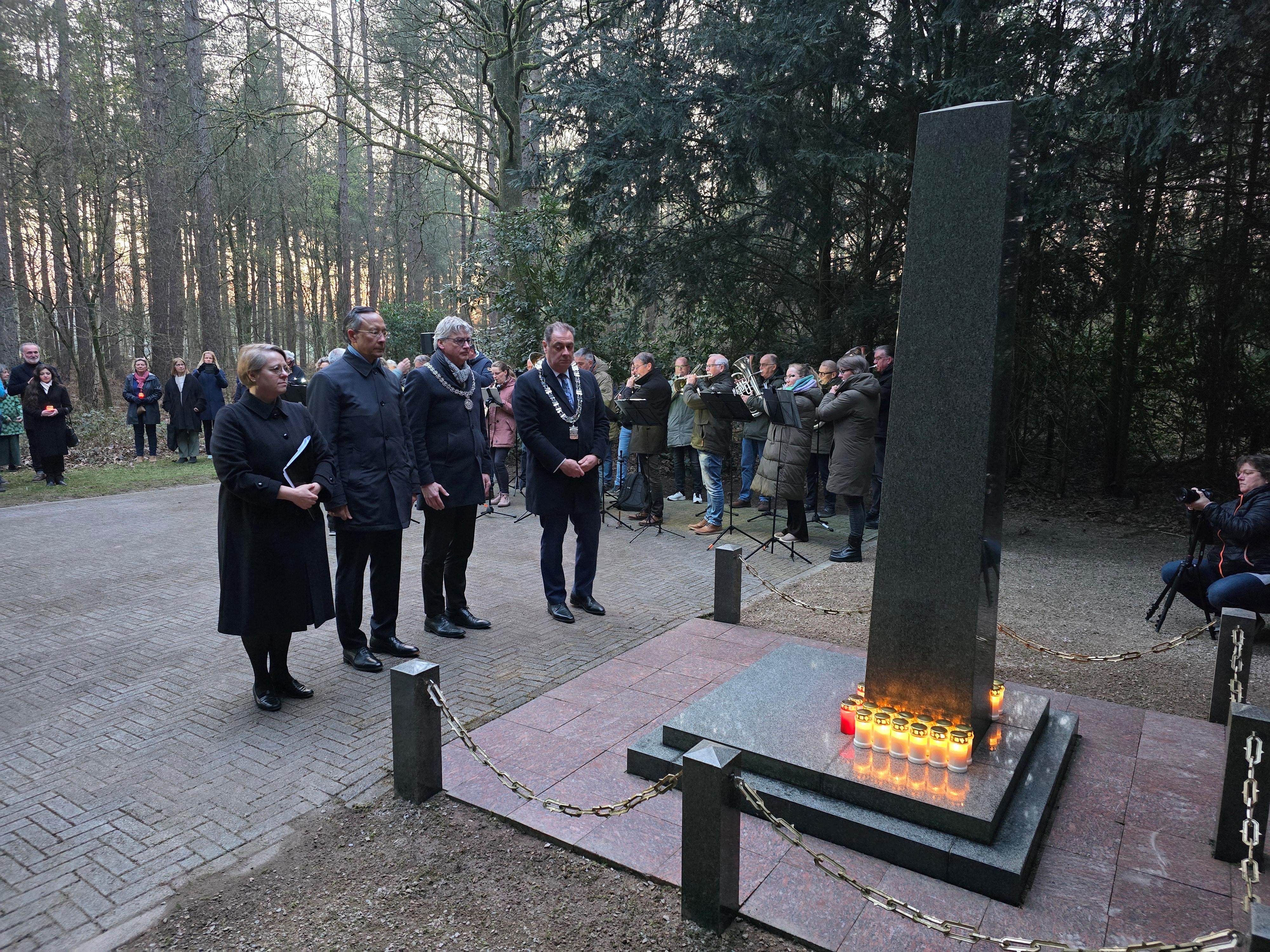 Шекара талғамайтын жады: Нидерландта Орталық Азиядан шыққан кеңес жауынгерлеріне құрмет көрсетілді