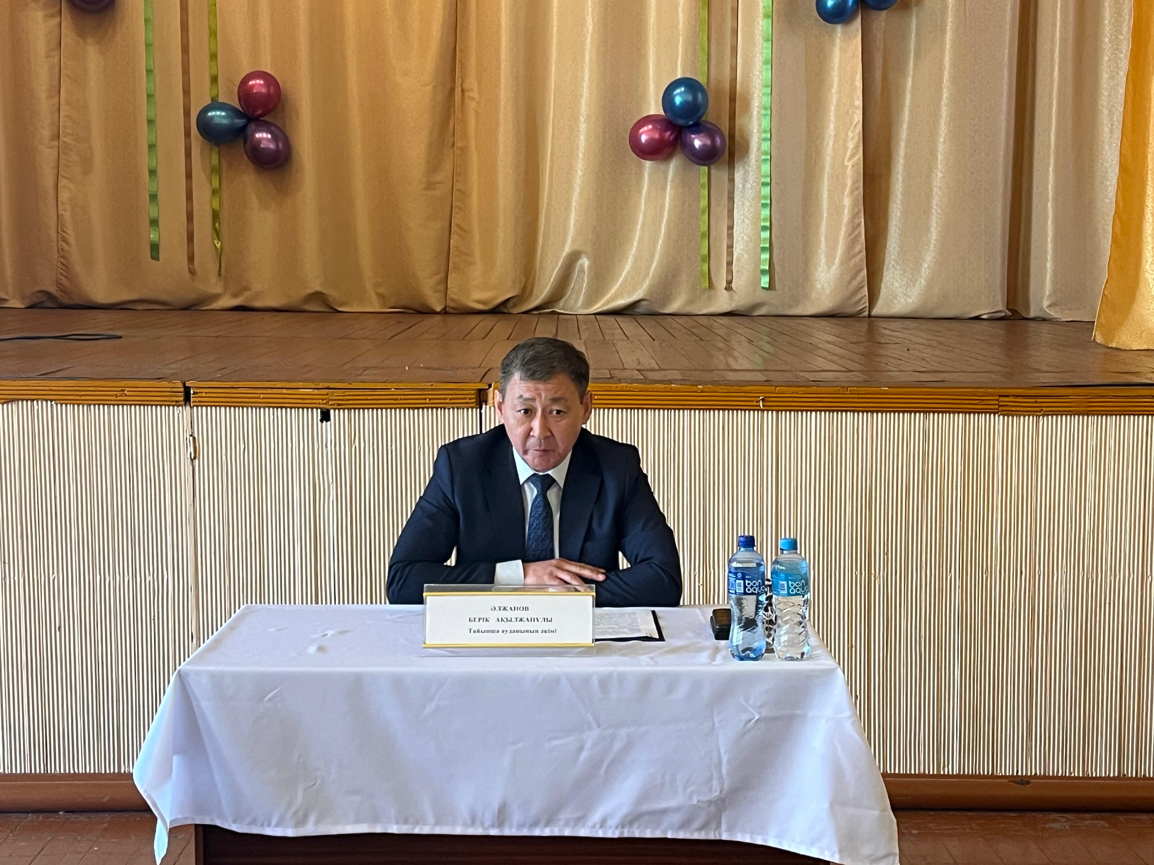 Аудан әкімі Красная Поляна ауылының тұрғындарымен кездесті