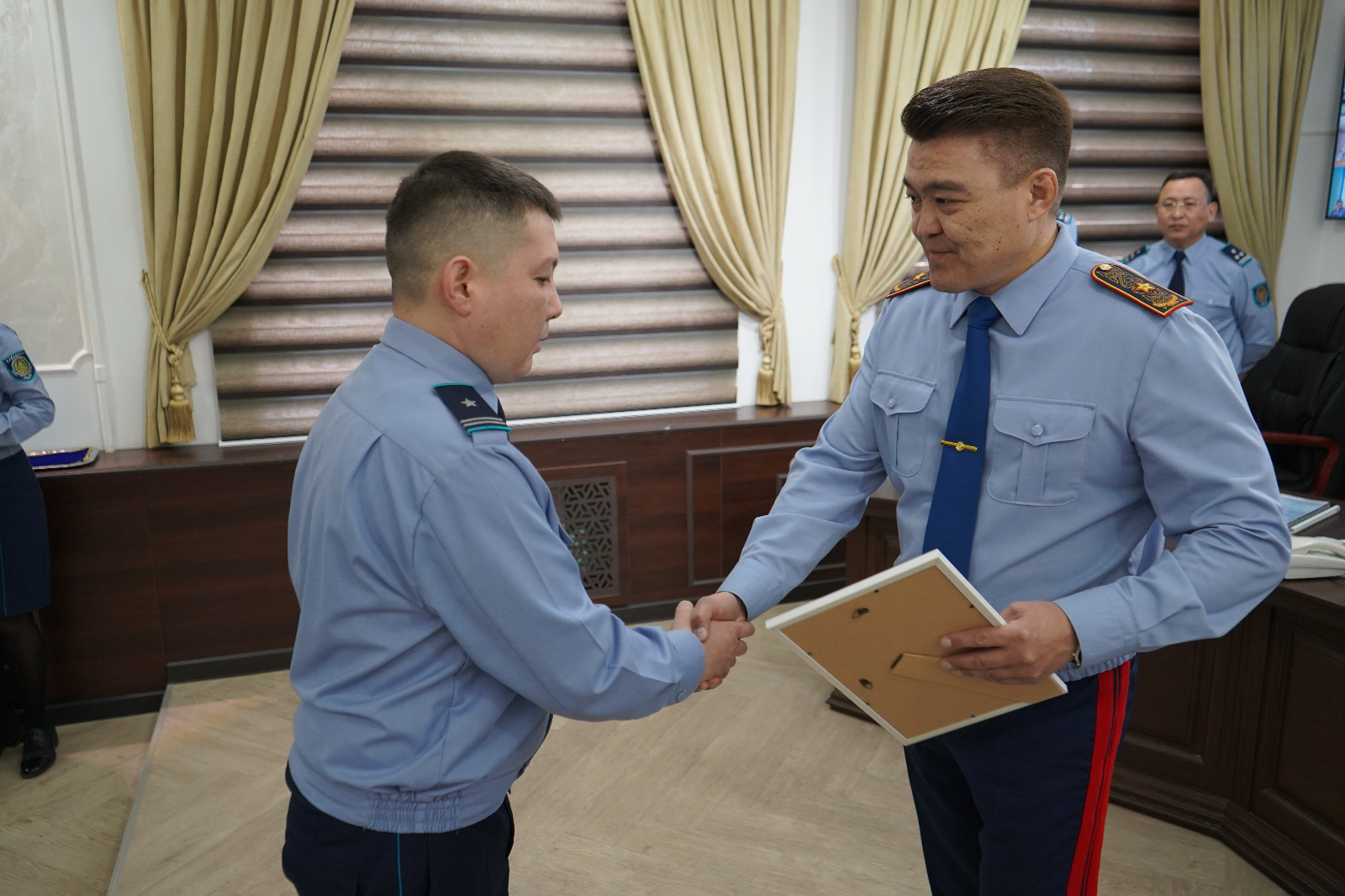 Полиция департаментінде 12 полиция қызметкері марапатталды