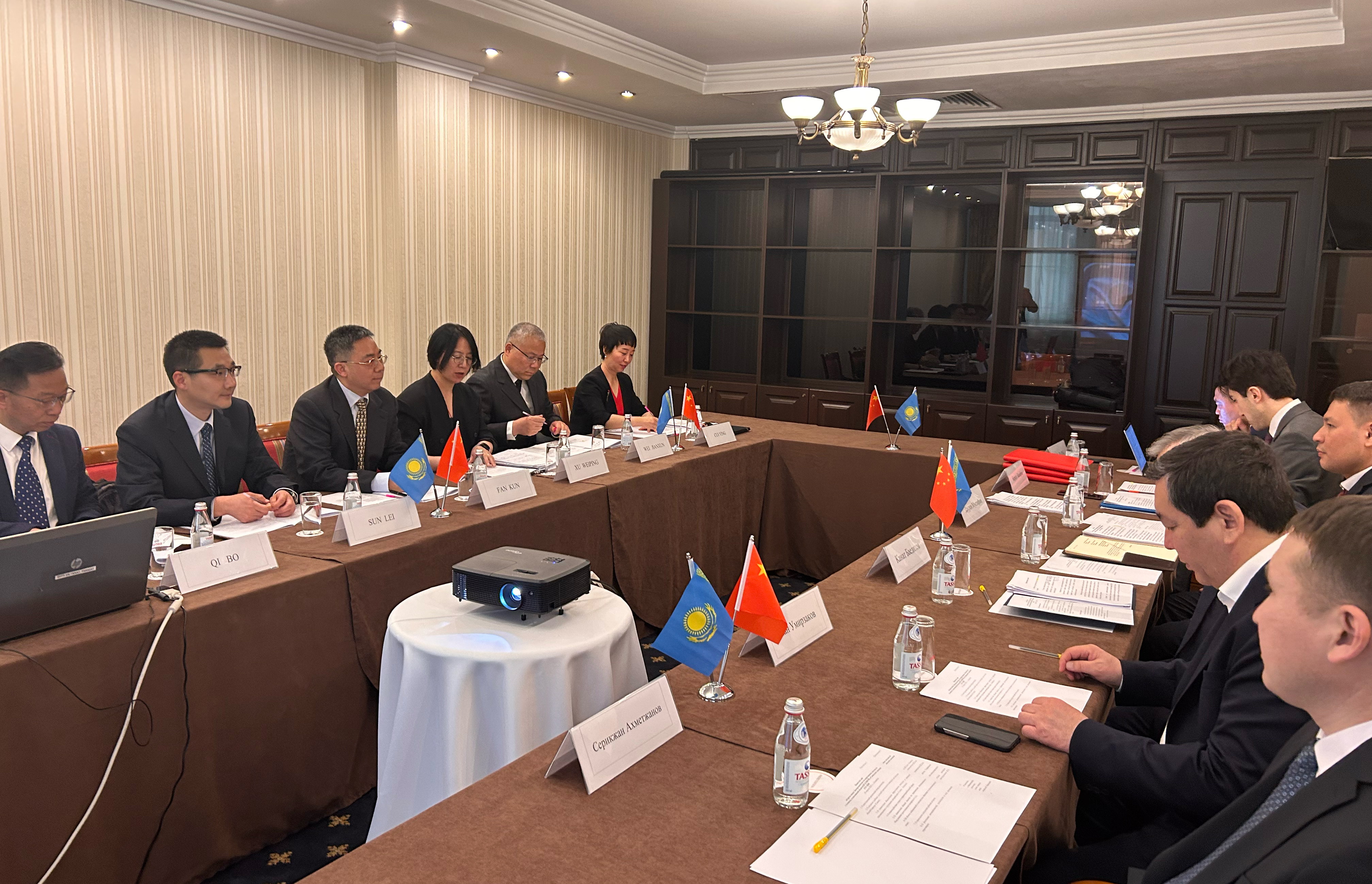 Сиань және Алматы қаласы мен облысы кеден өкілдерінің кездесуі