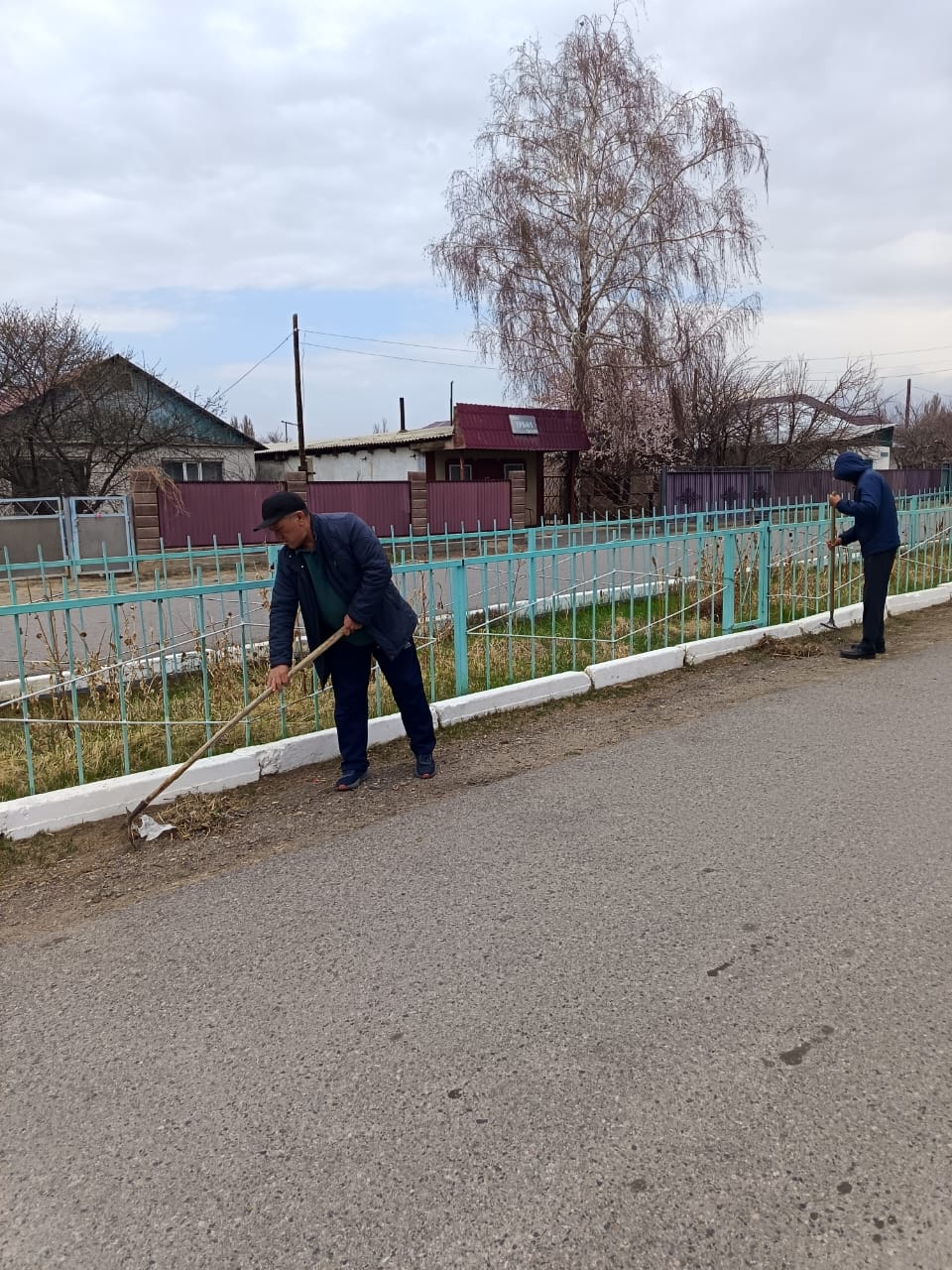 Ауыл тұрғындары қоршаған ортаны тазалауға үлес қосты. Осы шаралар Қазақстанның экологиялық жағдайын жақсартуға және қоғамды табиғатты қорғауға ынталандыруға бағытталған.