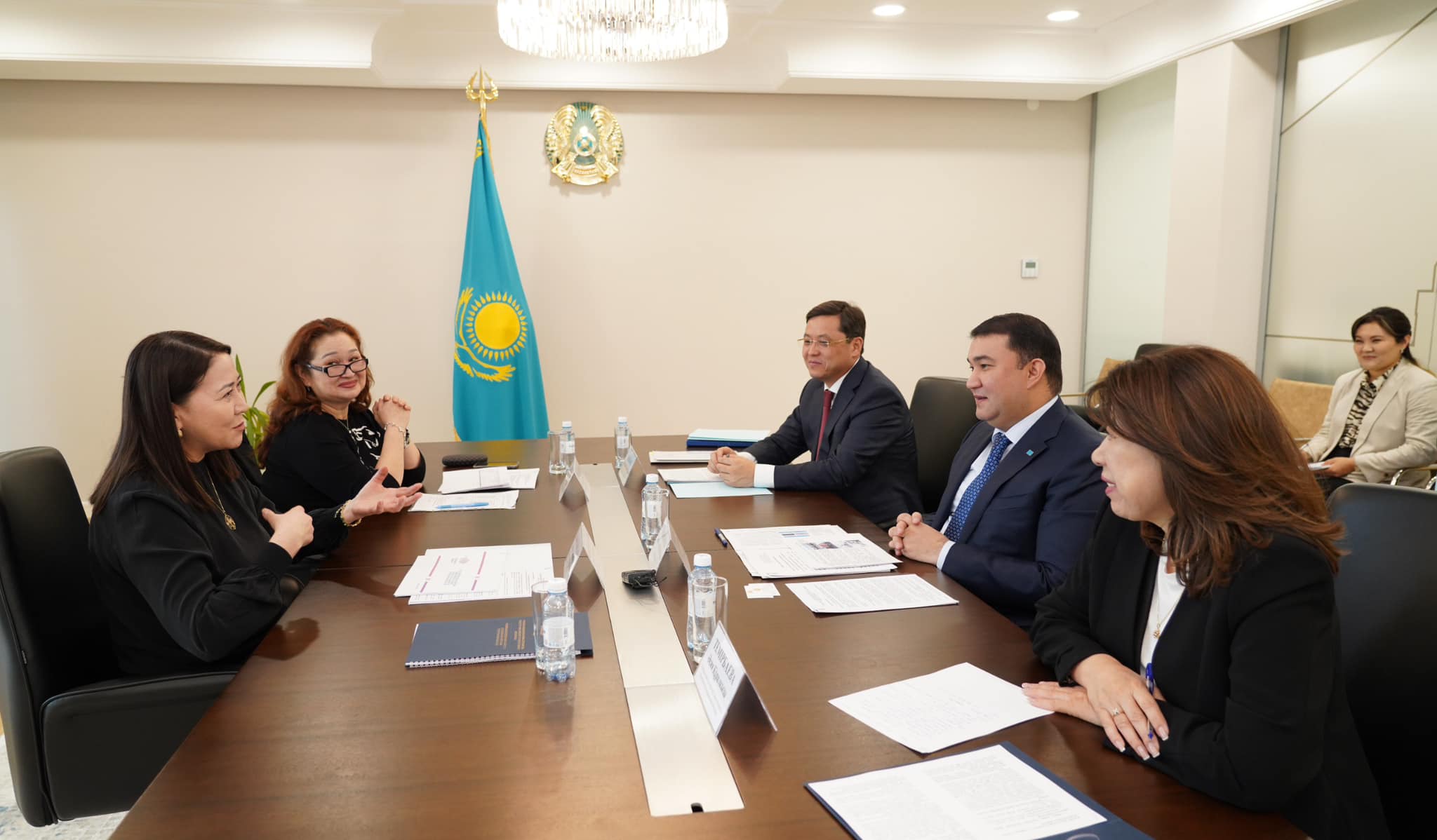 НҰРАЛХАН КӨШЕРОВ «ҚАЗАҚСТАН ХАЛҚЫНА» ҚҚ БАСҚАРМА ТӨРАЙЫМЫМЕН КЕЗДЕСТІ