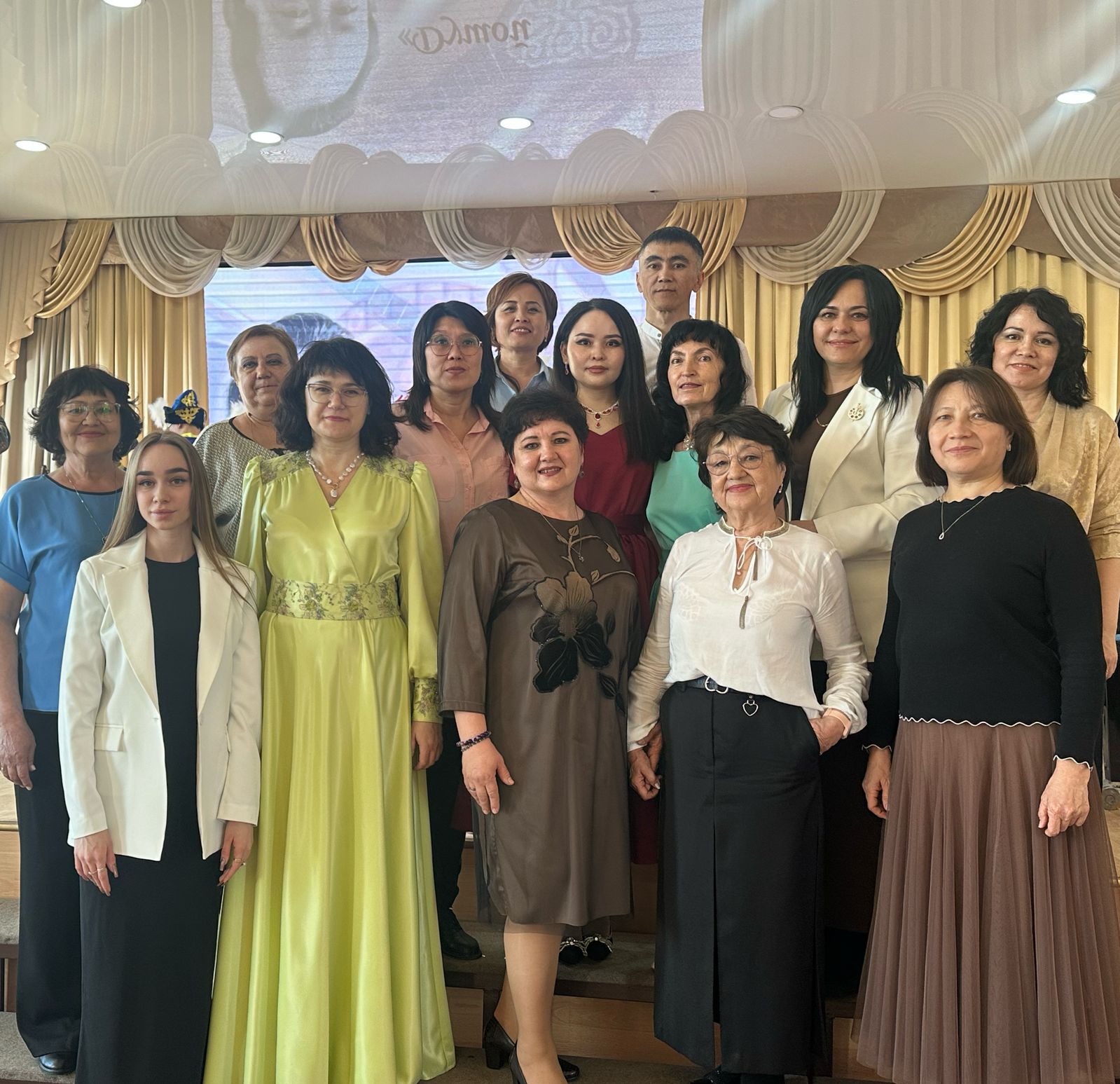 2 сәуірде Н. Тілендиев атындағы балалар музыкалық мектебінде осы тамаша күнге арналған «Жаны дауысты ішектер» атты шығармашылық кеш өтті.