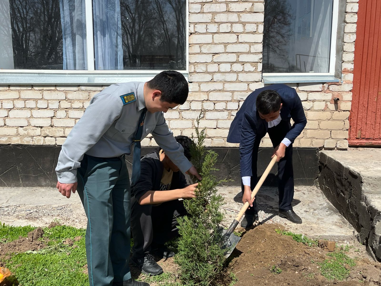 Бітіруші түлектер