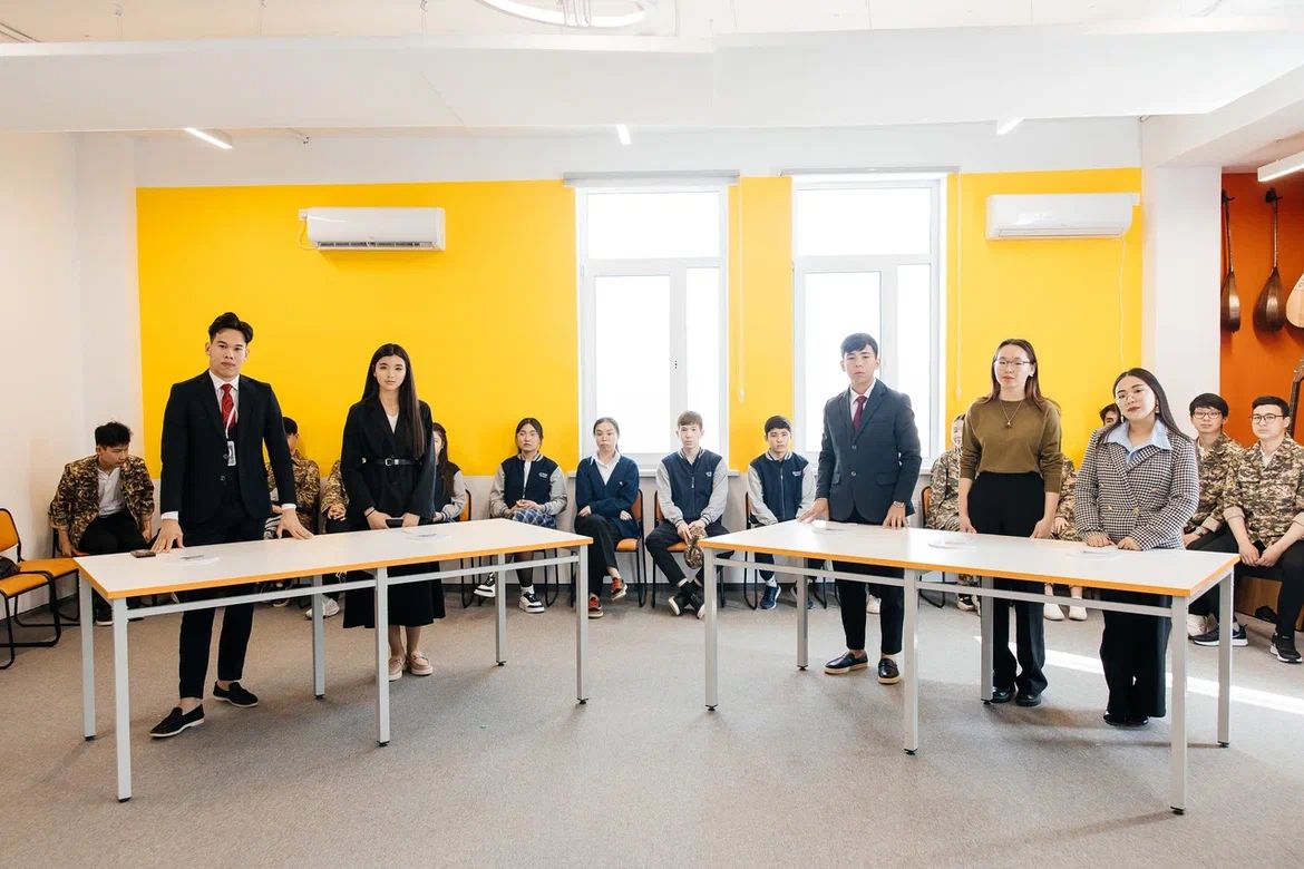 Атырау мектептерінің көшбасшылары өзара бақ сынасты