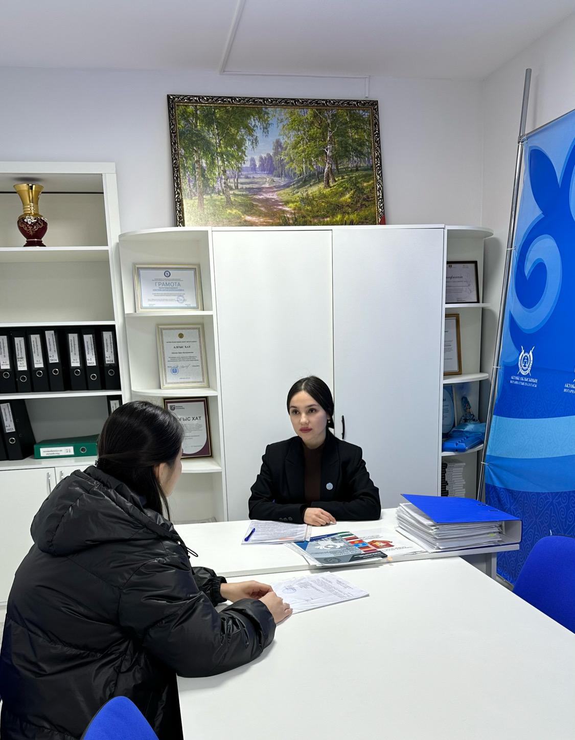 Сыбайлас жемқорлыққа қарсы еріктілер PRO BONO құқықтық кеңестер беруде