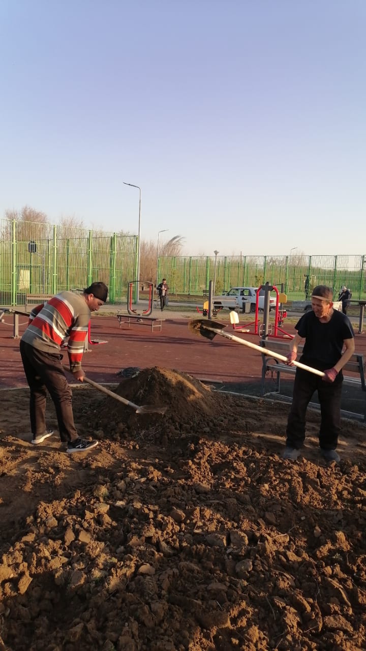 Кәлпе ауылындағы балалар ойын алаңы, ескерткішті абаттандыру жұмыстары жүргізілді