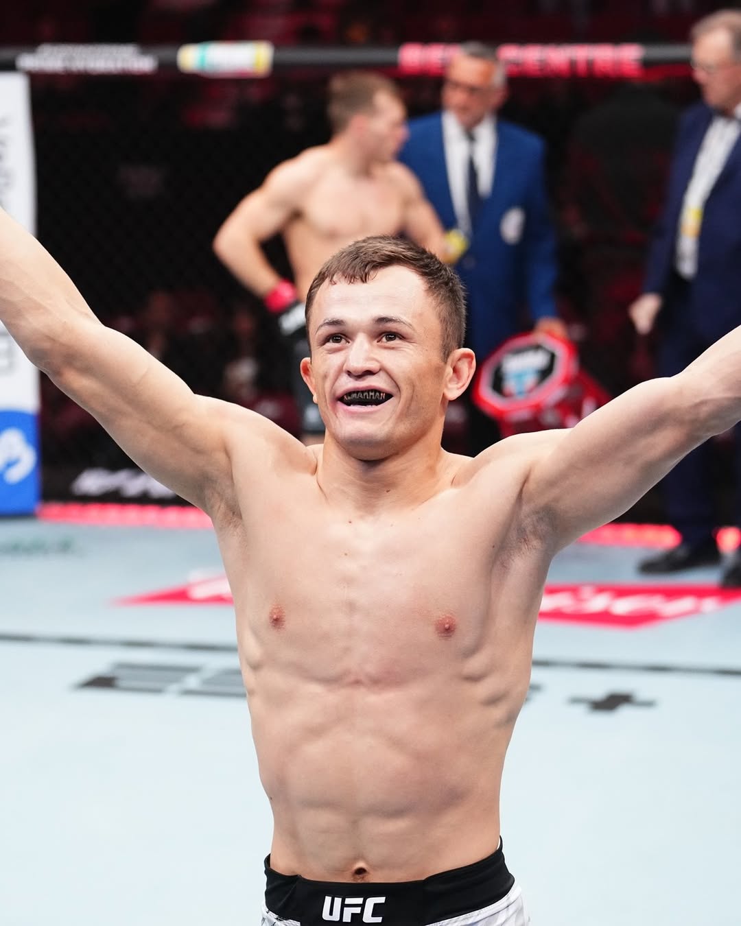 Канадада Арнайы операциялар күштерінің әскери  қызметшісі UFC 315 жекпе-жегінде жеңіске жетті