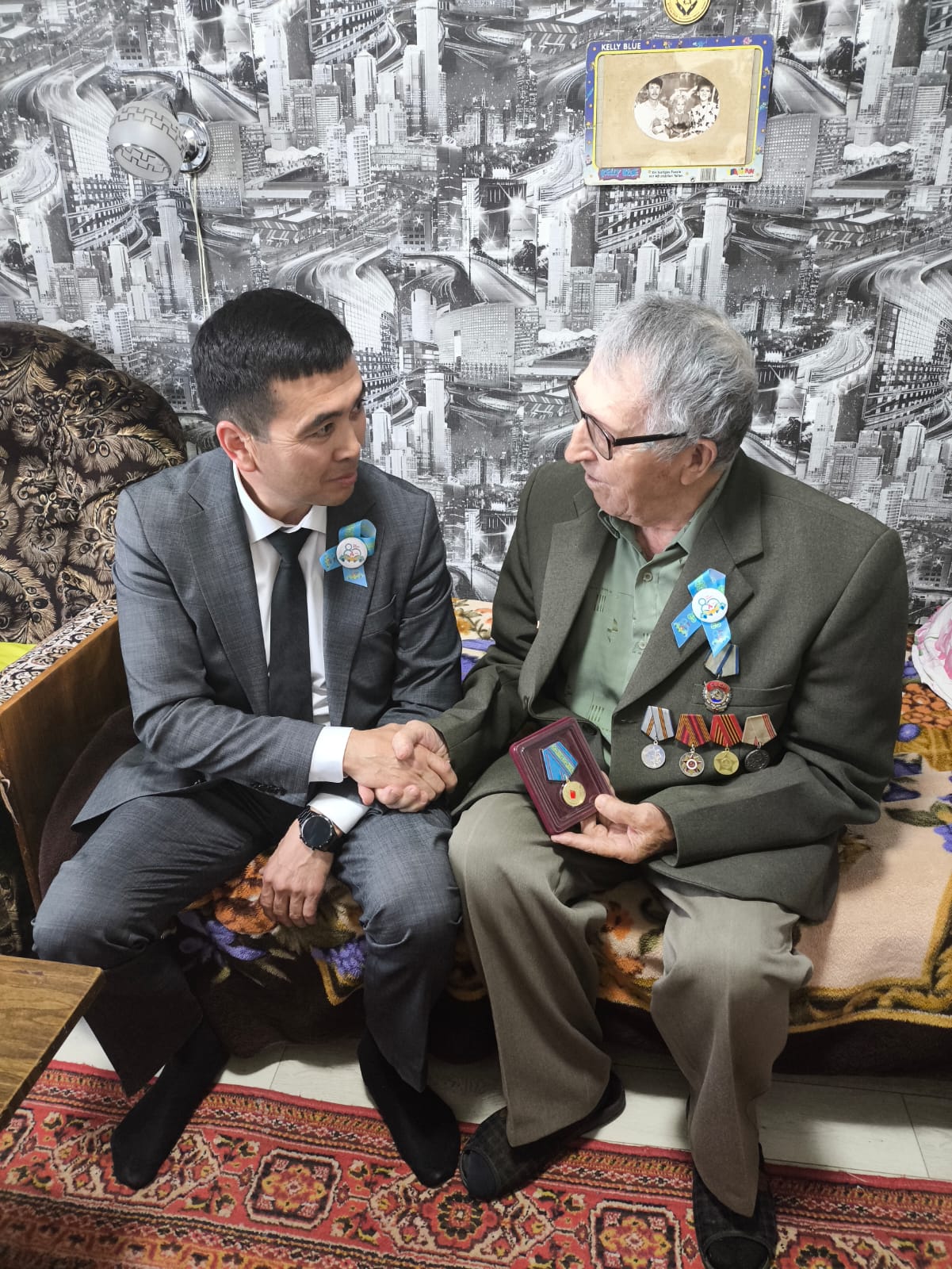 Тыл еңбеккерлеріне бару