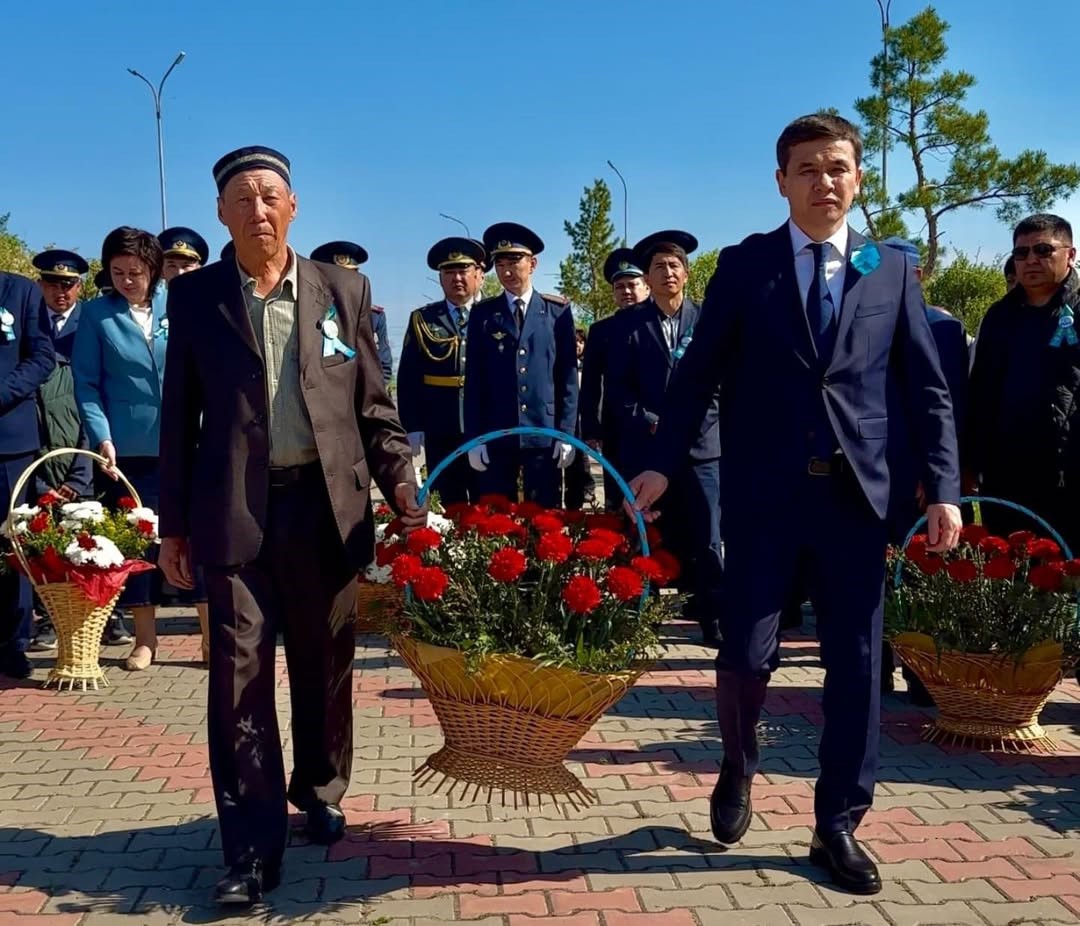 Салтанатты гүл шоқтарын қою рәсімі өтті
