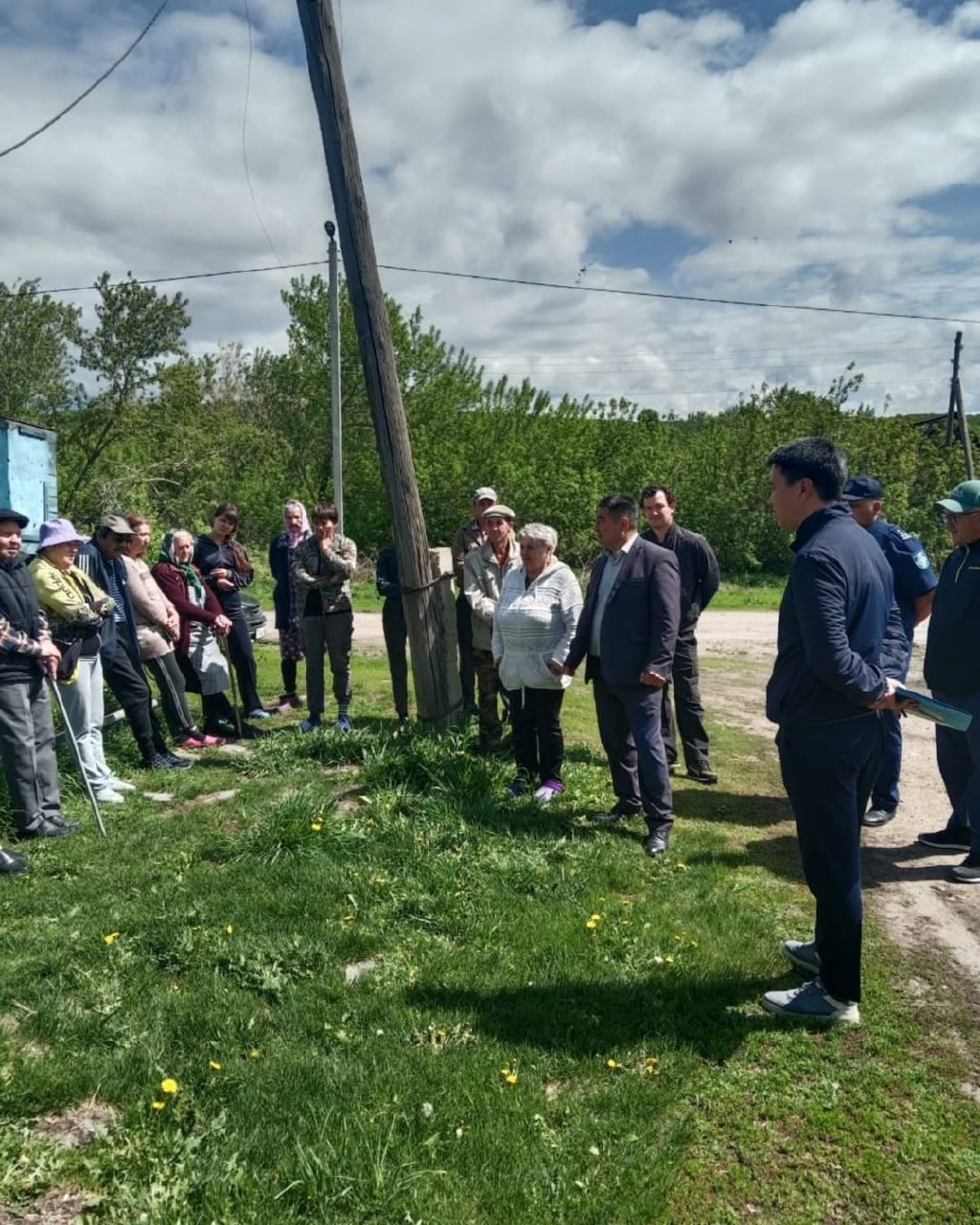 12 мамырда Глубокое ауданының әкімі Э.Л. Тумашиновтың және Секисовка округінің әкімі К. Т.