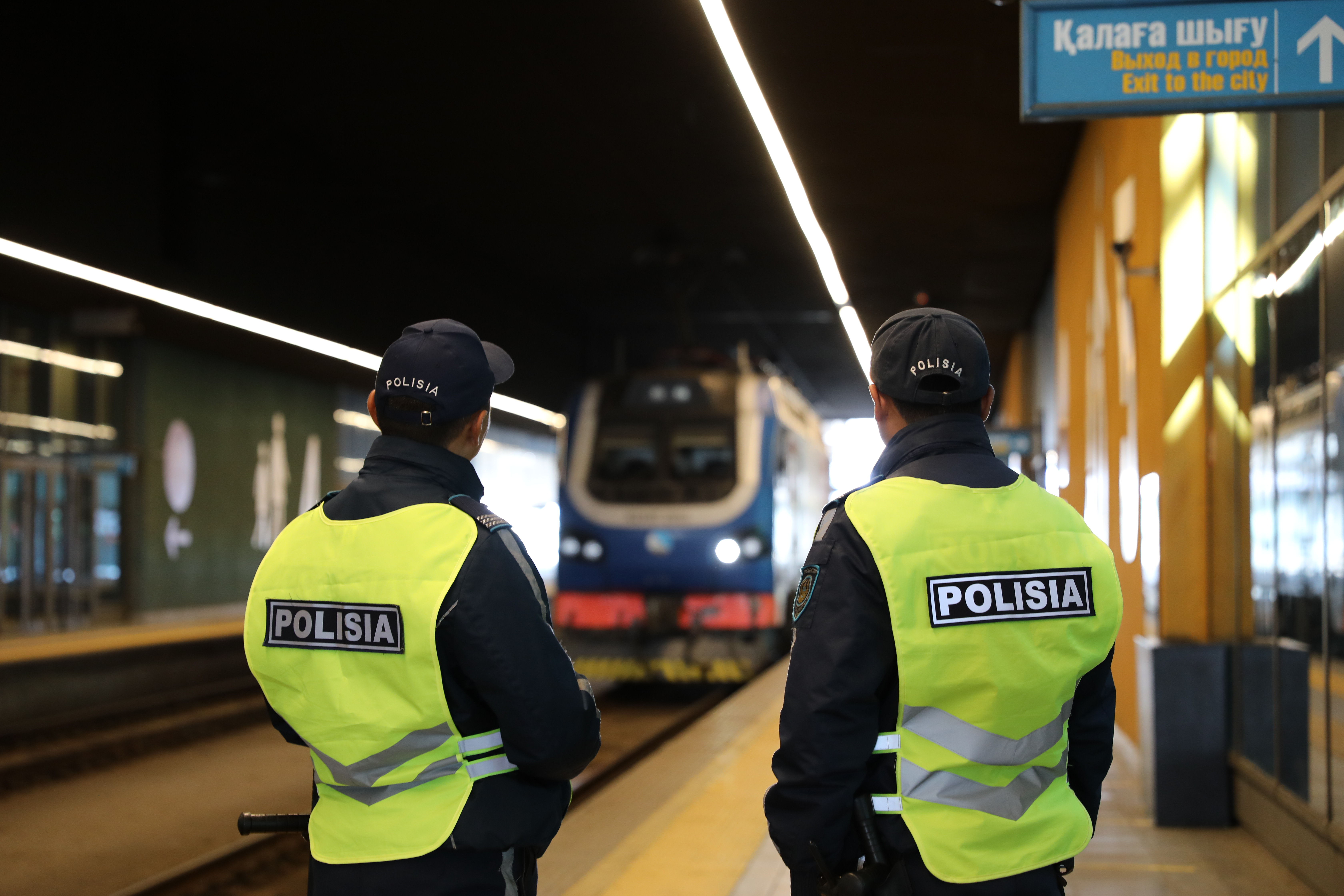 Ақмола облысының тұрғыны мас күйінде поездың тоқтау-кранын жұлып алып, апатты тоқтауына себеп болды