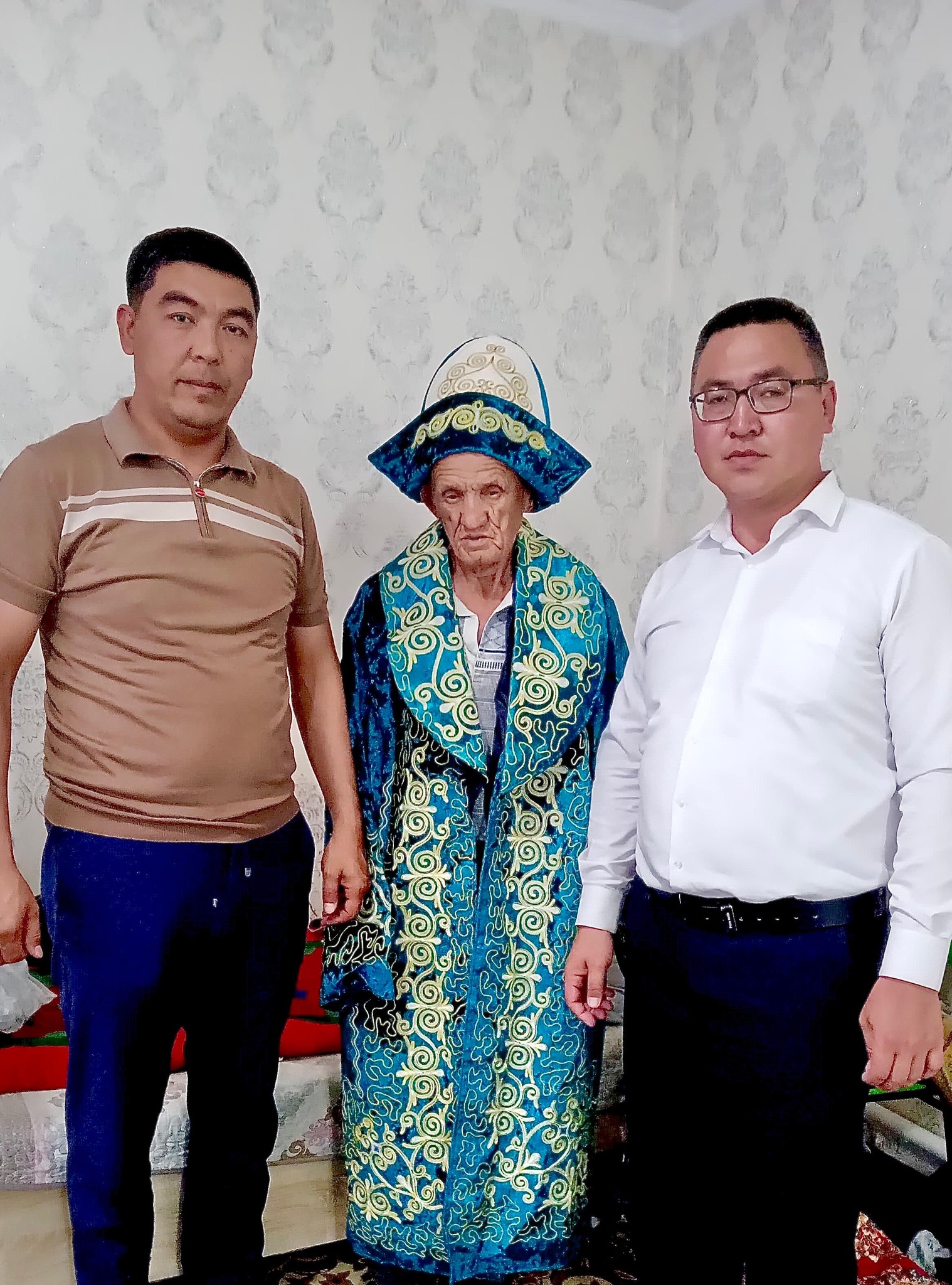 ЖЕҢІС ЖОЛЫНДА ЖАНКЕШТІ ЕҢБЕК ЕТКЕН ТЫЛ АРДАГЕРЛЕРІНЕ ҚҰРМЕТ КӨРСЕТІЛДІ