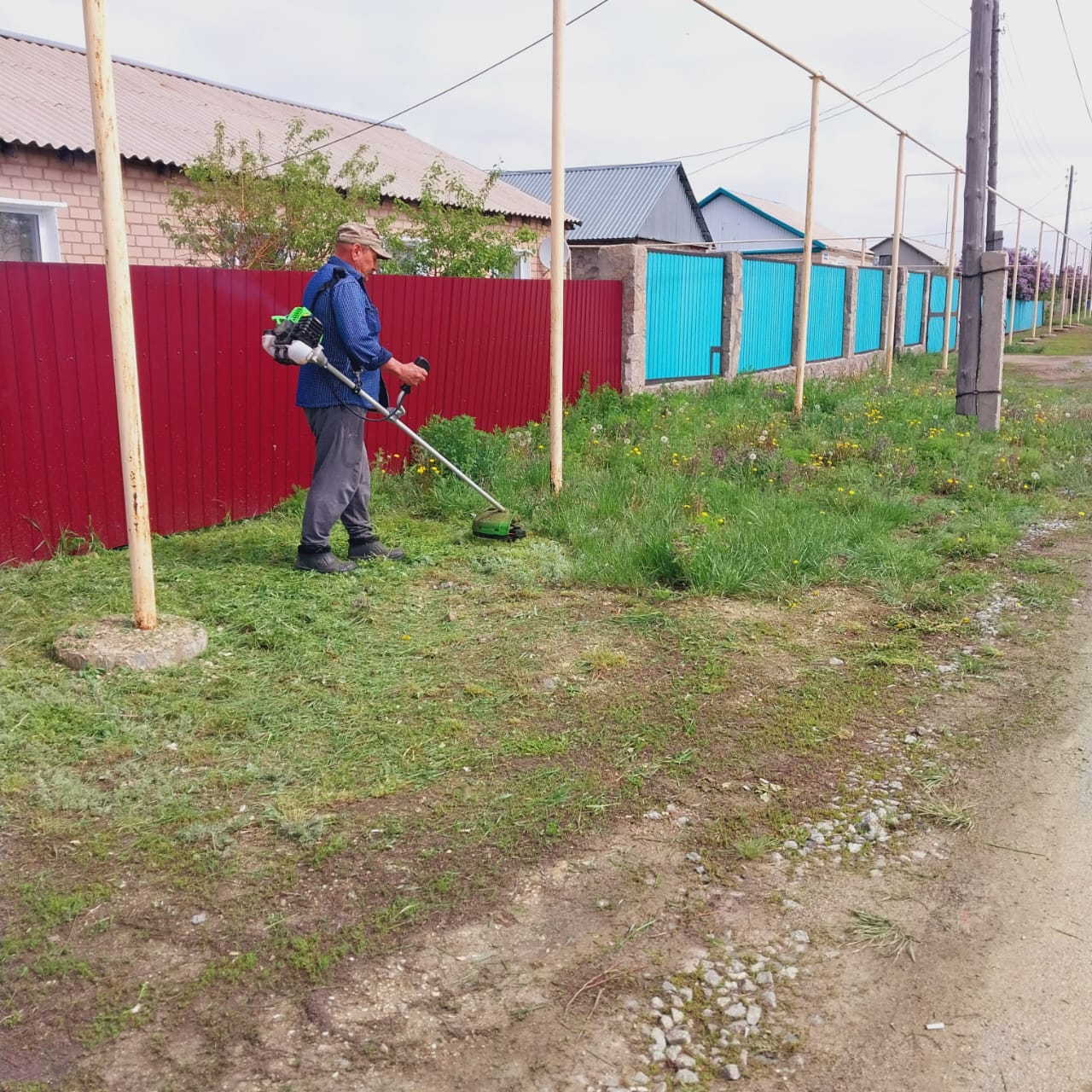 Тельман ауылдық округінің тұрғындары өздерінің үй маңындағы аумақтарын абаттандыруға белсенді қатысады