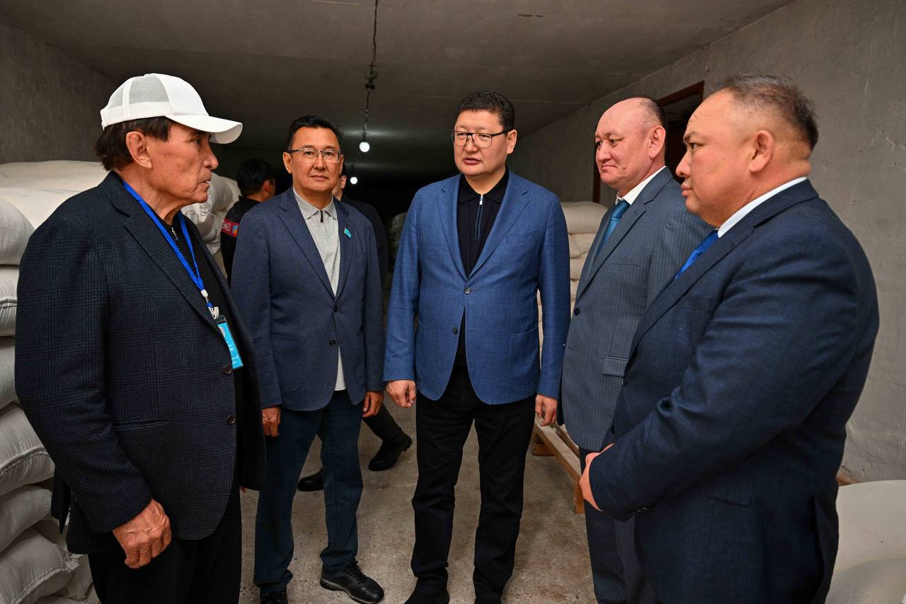 Бүгін Абай облысының әкімі Берік Уәли мен облыс мәслихатының төрағасы Шалқар Байбеков жұмыс сапарымен Бородулиха ауданына барып, өңірдің әлеуметтік нысандары мен ауыл шаруашылығы, бірқатар шаруақожалықтарының жұмысымен танысты.