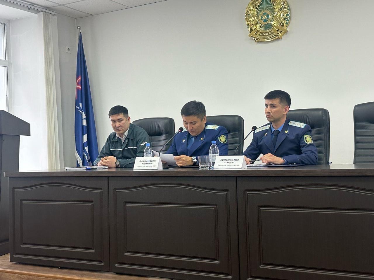 ШҚО прокуратурасы еңбек ұжымдарымен кездесулер өткізуді жалғастыруда