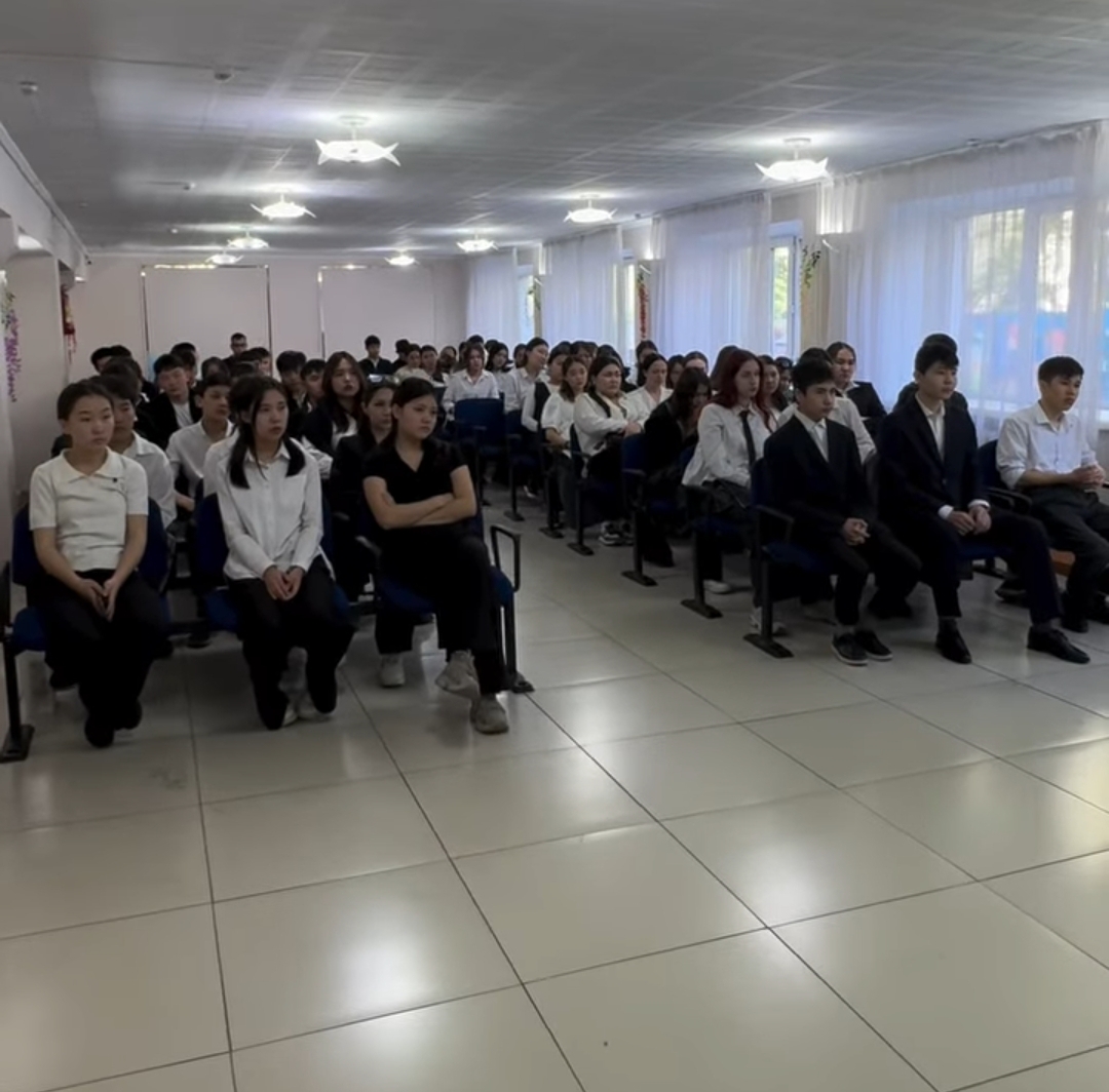 9 МАМЫР ЖЕҢІС КҮНІНЕ ОРАЙ СТУДЕНТТЕРМЕН КЕЗДЕСУ ӨТТІ