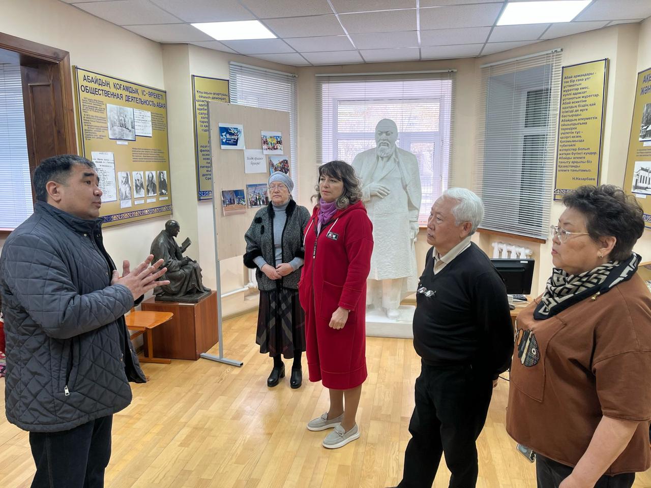 2025 жылғы 18 сәуірде «Абай Құнанбаев атындағы қалалық мұражайдың жұмысы мен оның материалдық-техникалық жағдайы туралы» мәселе бойынша  Абай ауданы Қоғамдық кеңесінің отырысы өткізілді.