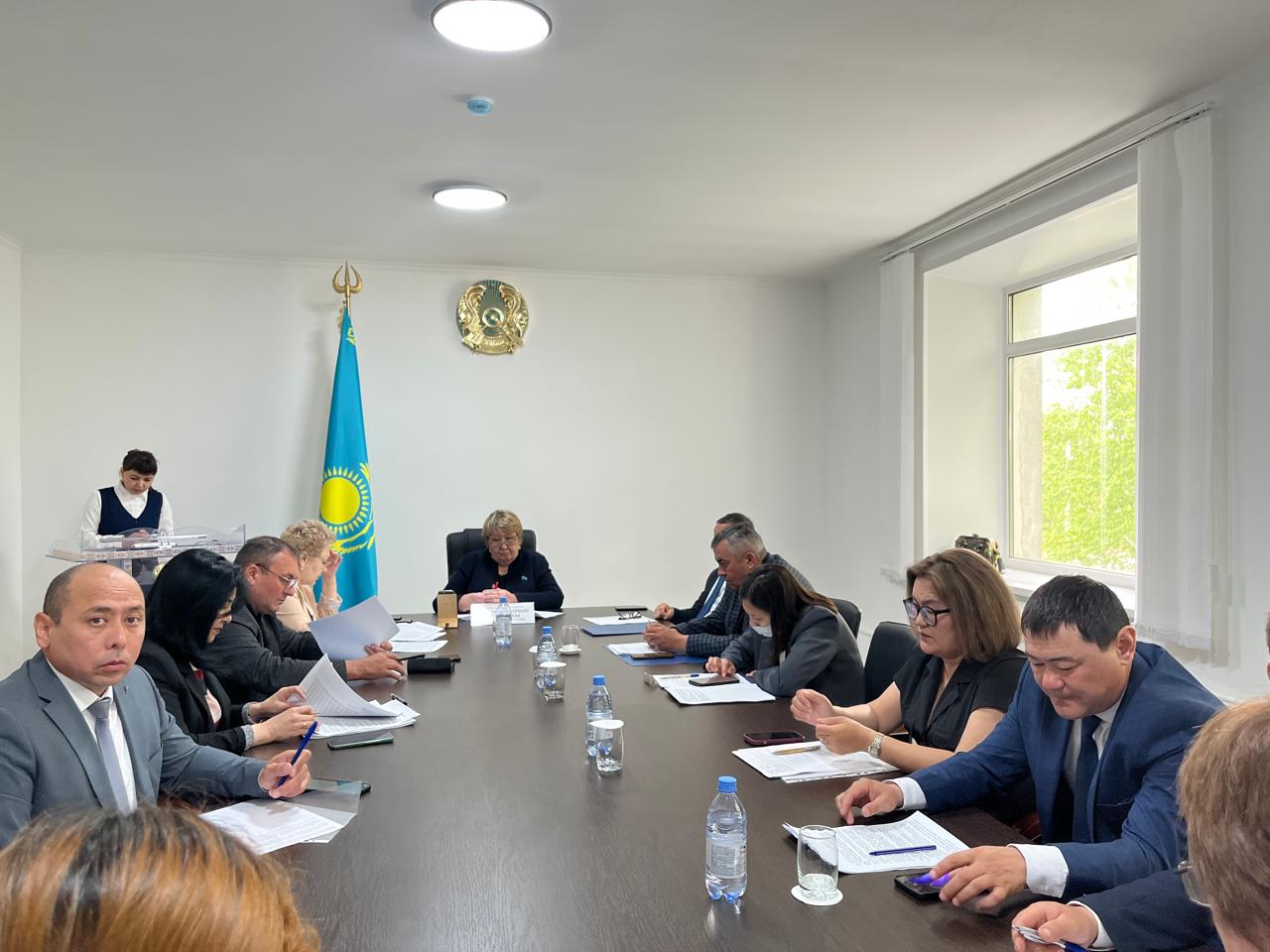 Ағымдағы жылдың 8 мамырында Жақсы аудандық мәслихатының жанындағы «Аудан мектептерінде жұмысшы мамандықтарын насихаттау» мәселесі бойынша тұрақты комиссиялардың бірлескен отырысы өтті