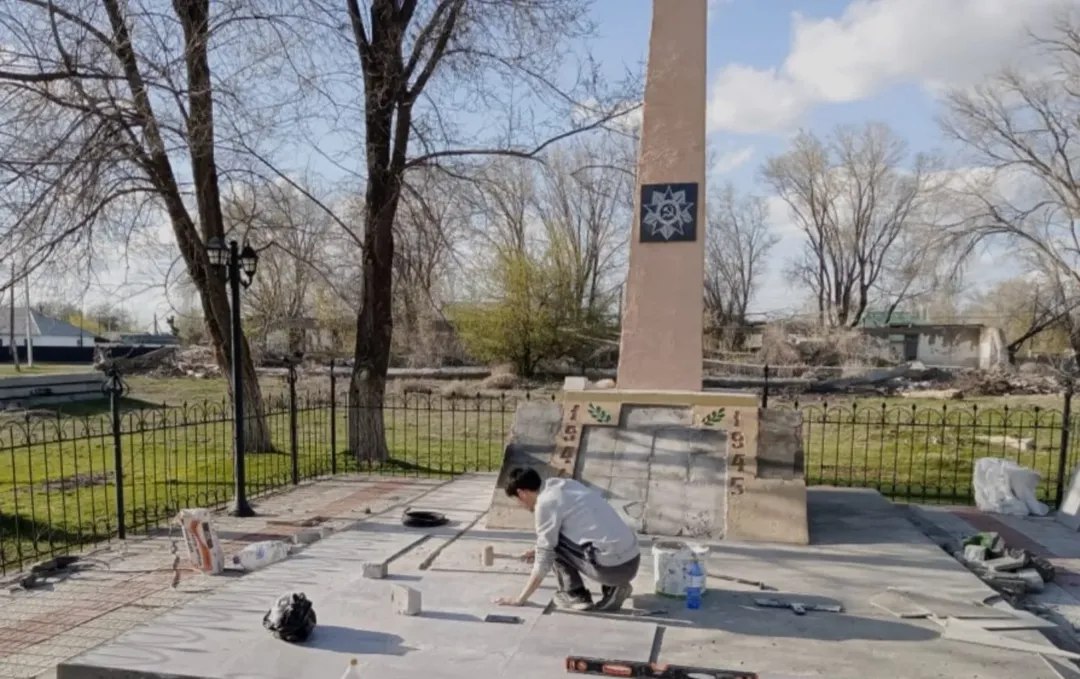 Ұлы Отан соғысының ардагерлерінің ескерткішіне  ағымдағы жөндеу жұмыстары жүргізілуде.