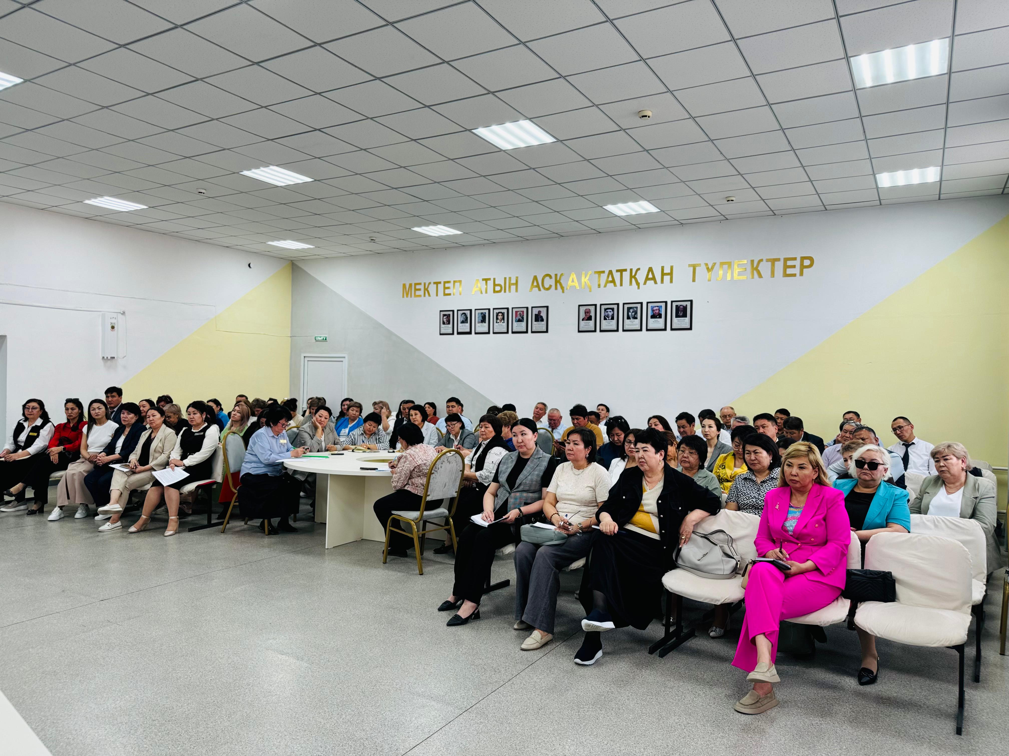 2025 оқу жылының I кварталдың қорытындысы бойынша аппараттық жиналыс өтті.