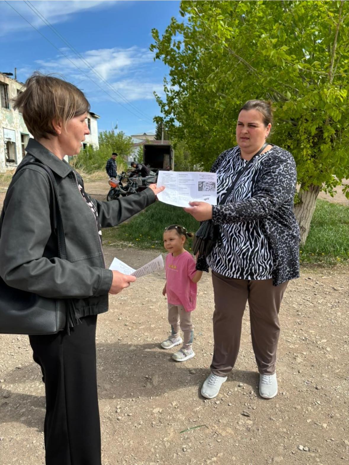 Мемлекеттік қызмет көрсету мәселелері бойынша ақпараттық брошюралар халық арасында таратылды