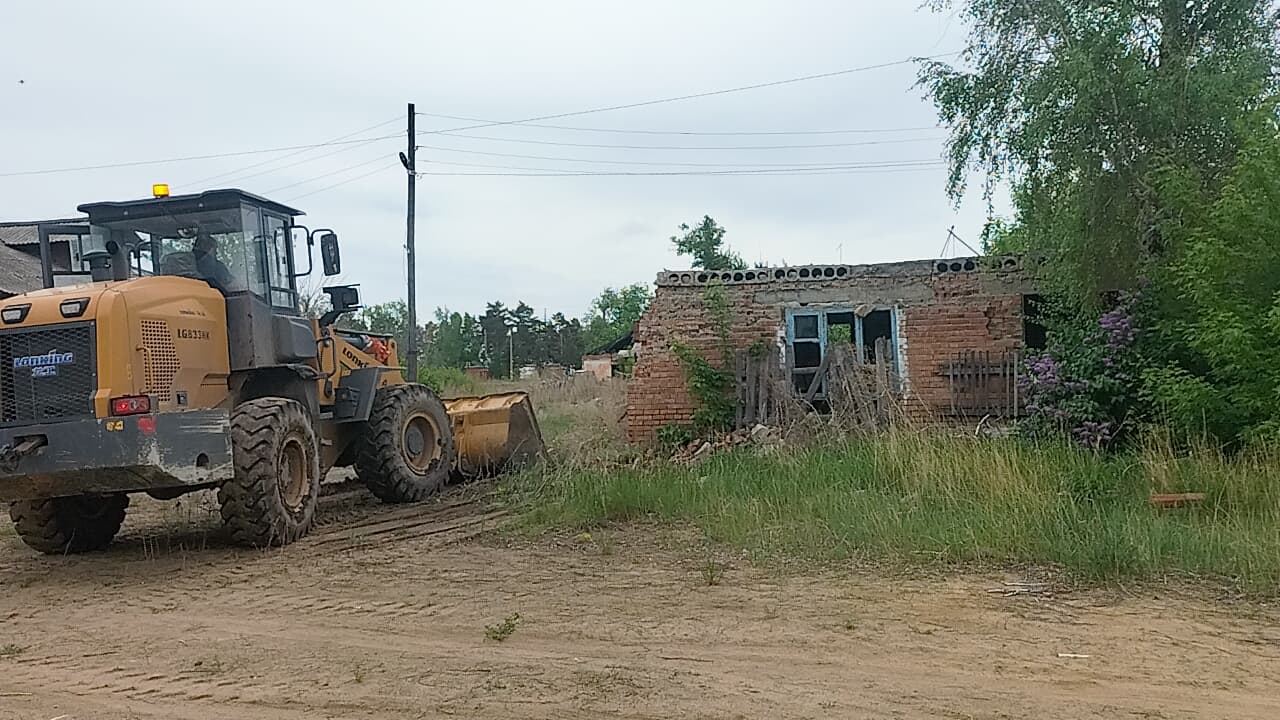 Аманкарагай ауылында апатты үйлерді сүріп тастау жұмыстары белсенді түрде жүргізілуде!