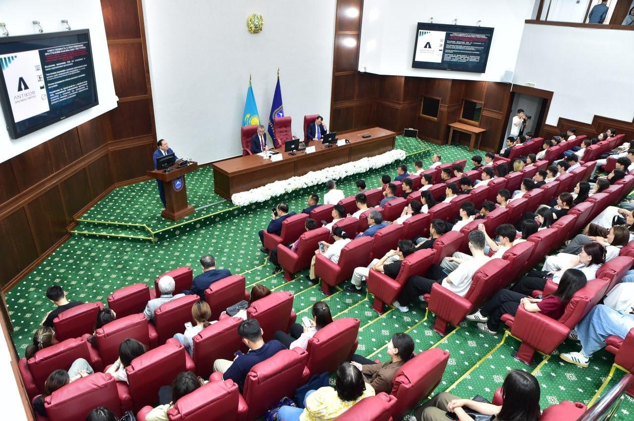 Алматыда «Тәртіпті өзіңнен баста!» тақырыбында жастармен кездесу ұйымдастырылды