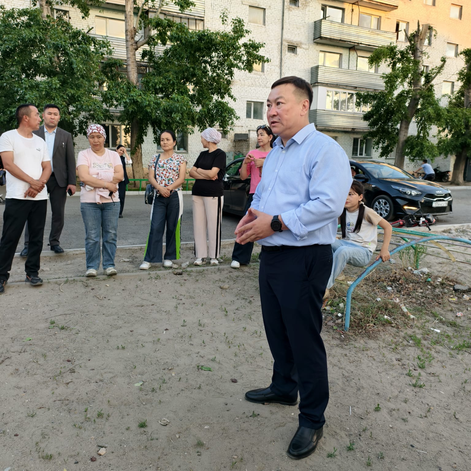 Кеше Тәуелсіздік көшесіндегі № 45-47 үйлердің тұрғындарымен кездесу өтті