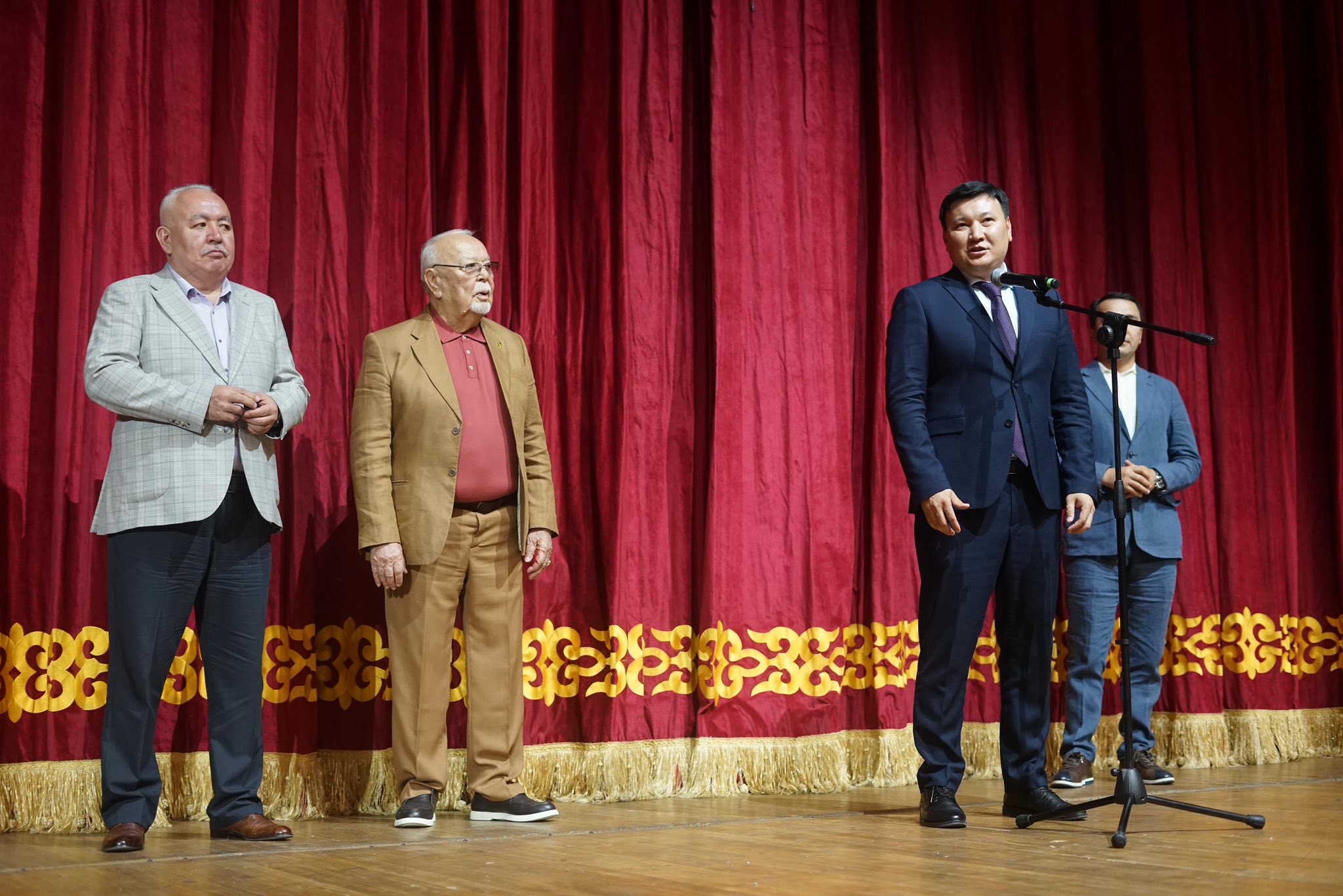 ТҮРКІСТАН ТЕАТРЫНДА «МӘҢГІЛІК БАЛА БЕЙНЕ» ҚОЙЫЛЫМЫ САХНАЛАНДЫ