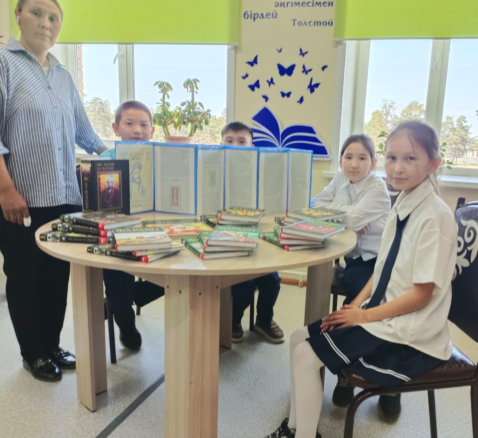 Мостик ауылдық кітапханасында ұлы данышпан, екінші ұстаз атанған Әбу Насыр Әл-Фарабидің туғанына 1155 жыл толуына орай библиоглобус өтті.