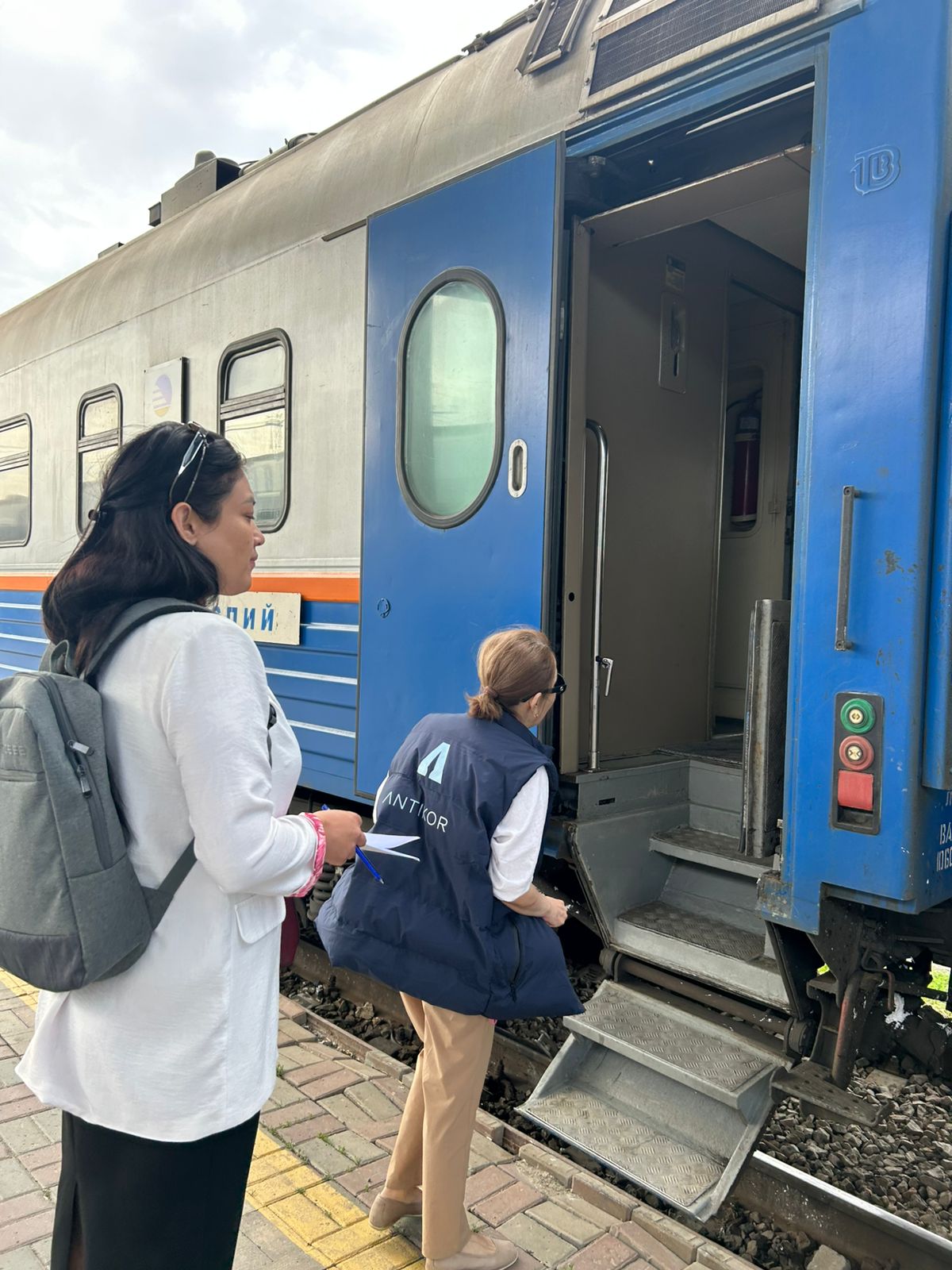 Жемқорлыққа қарсы еріктілер Атырау бағытындағы пойыздардың тазалығы мен техникалық жағдайын бағалады