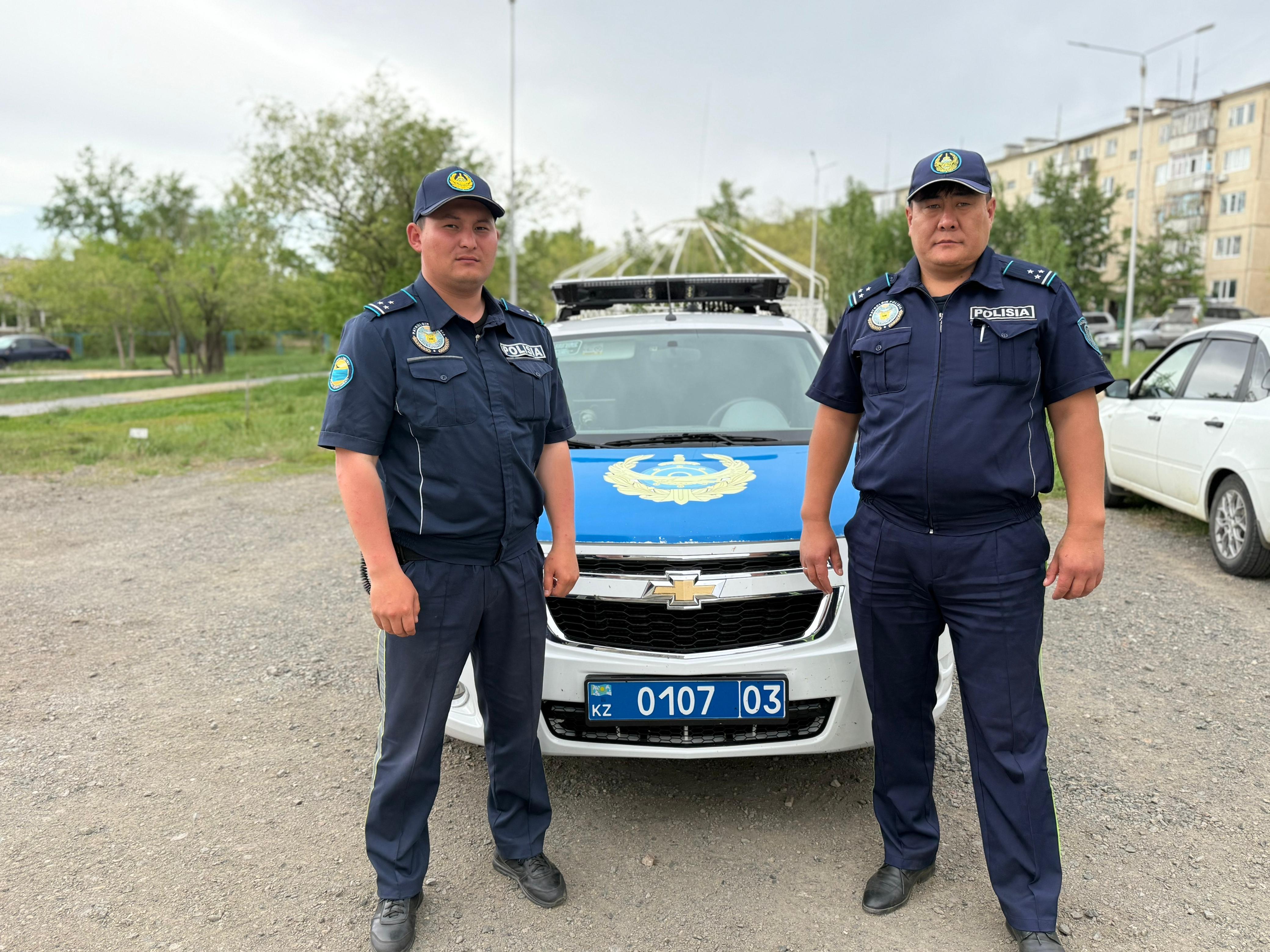 В Степногорске патрульные экстренно сопроводили до приемного покоя автомашину с  четырехлетним  малышом, получившим травму руки.