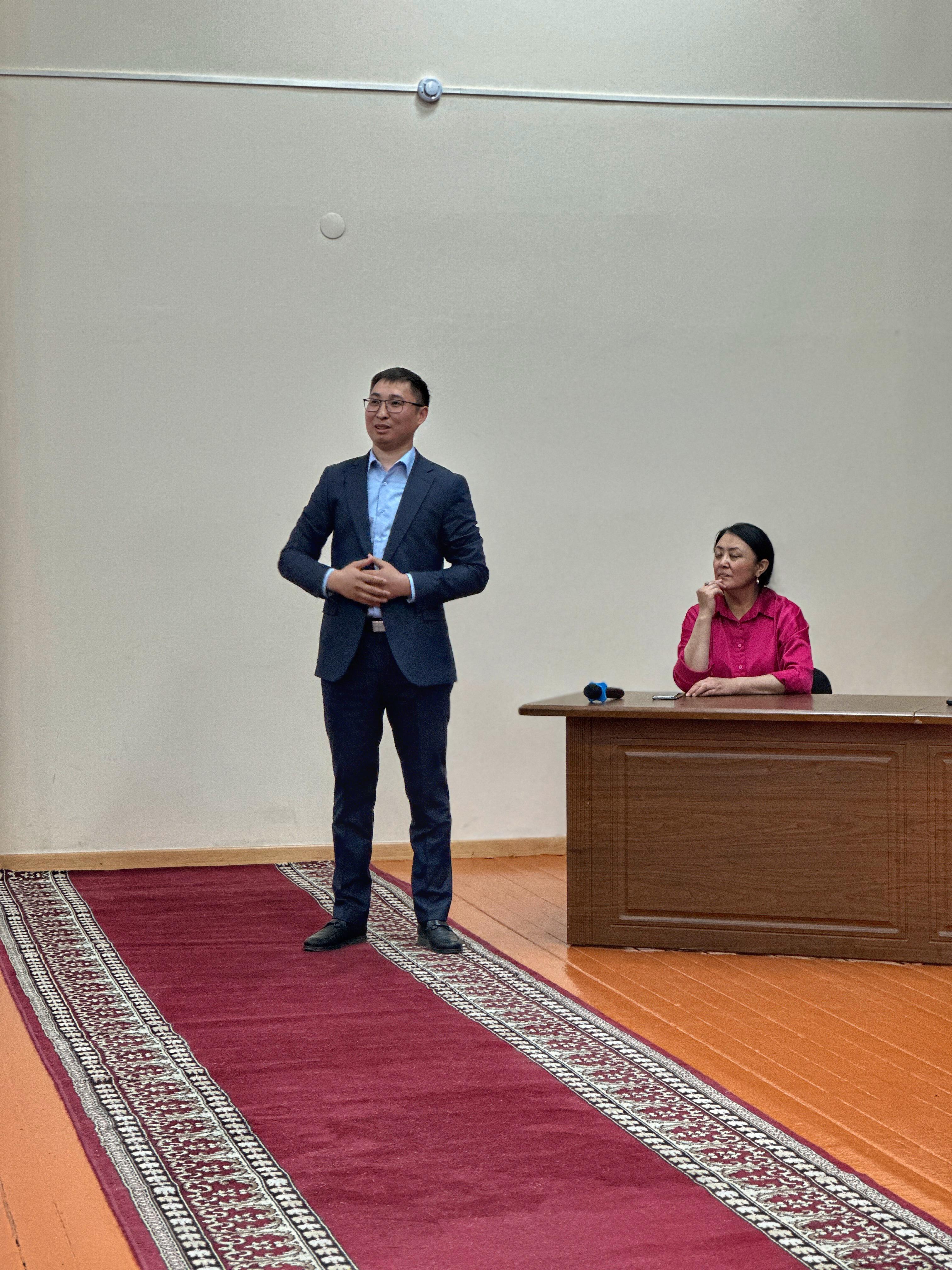 Семей қалалық білім бөлімі облыс прокуратурасымен бірлесіп «Заң және тәртіп» идеологиясын іске асыру мақсатында жалпы білім беретін мектептерінде жастарға арналған іс-шараларды белсенді түрде өткізіп жатыр.