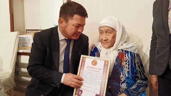Тыл ардагерін құттықтау