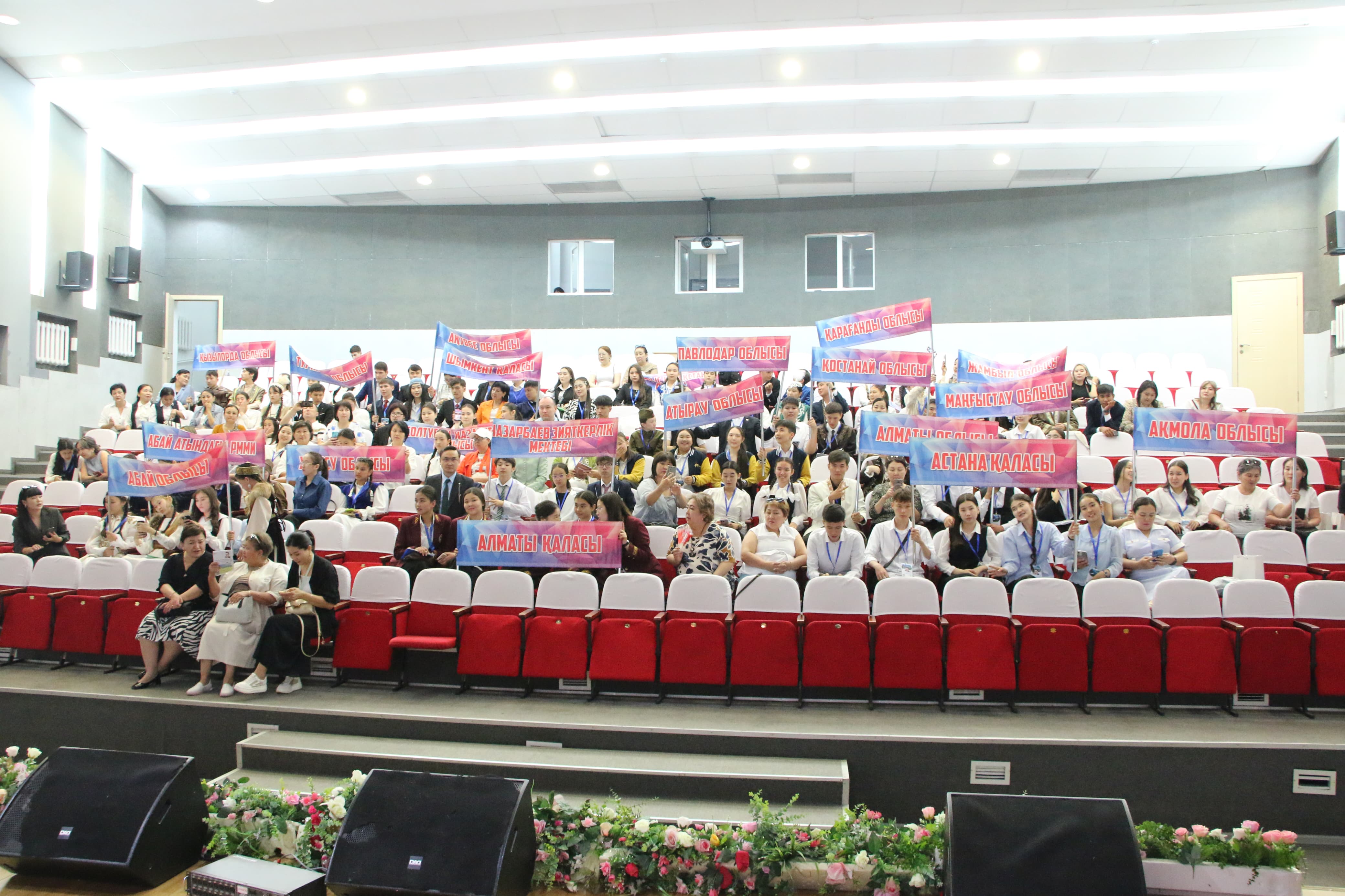 Талдықорғанда республикалық «Ілияс Жансүгіров оқулары» байқауы өтуде