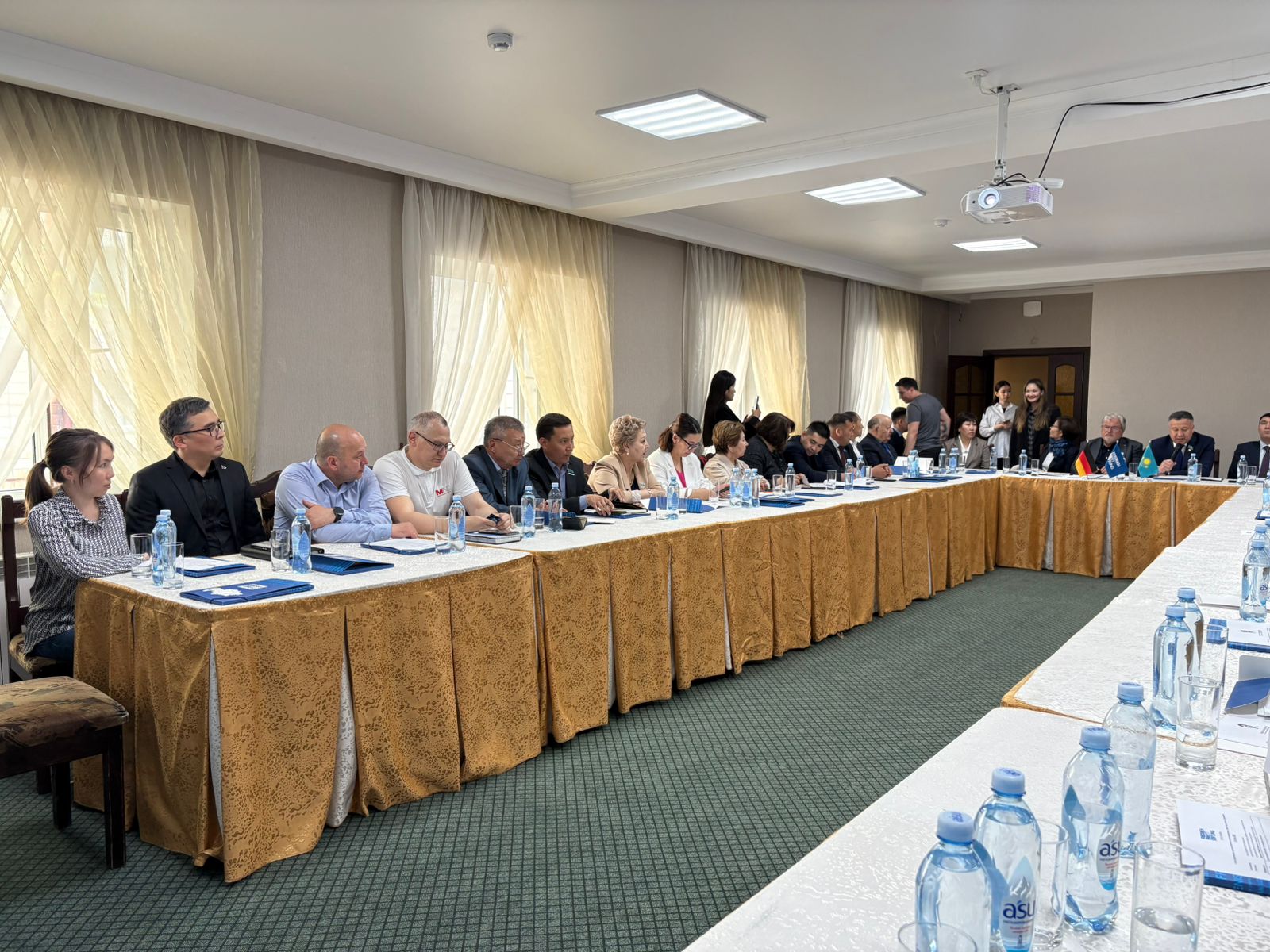 Көкшетау қаласында Қазақстандағы Фридрих Эберт қоры ұйымдастырған «Жергілікті өзін-өзі басқару органдарының трансформациясы: Қазақстан мен Германия тәжірибесі» тақырыбындағы дөңгелек үстелге қатыстым.