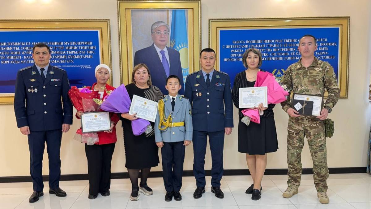 Ақтөбе облысы ПД бастығы Жеңіс күніне арналған іс-шараның жас қатысушысымен кездесті